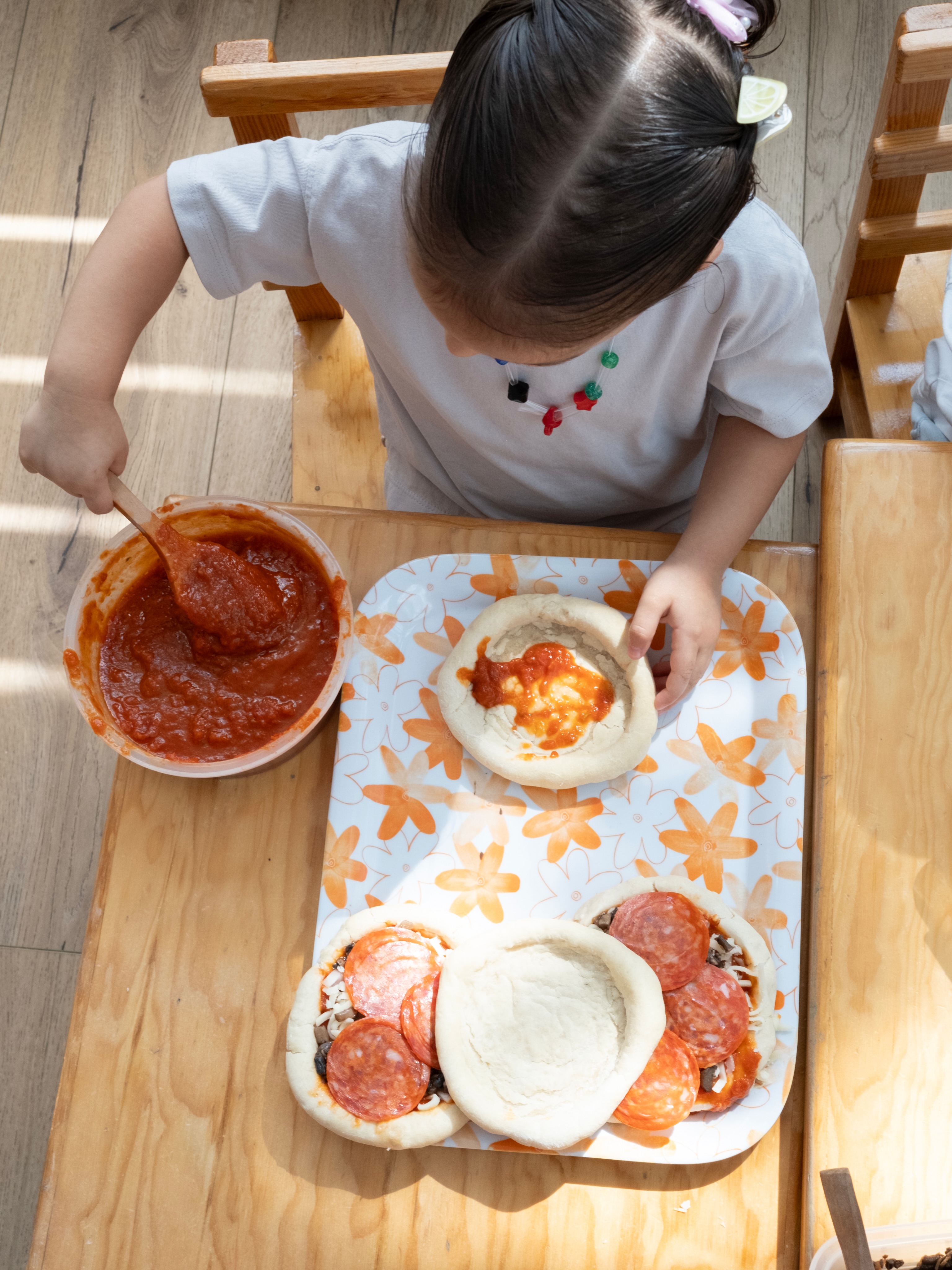 En Comunidad Infantil, los viernes se convierten en el día del menú favorito: una oportunidad para dar rienda suelta a la creatividad, explorar sabores y participar activamente en la preparación de alimentos.
#comunidadinfantil #montessori #montessoridelaciudaddemexico