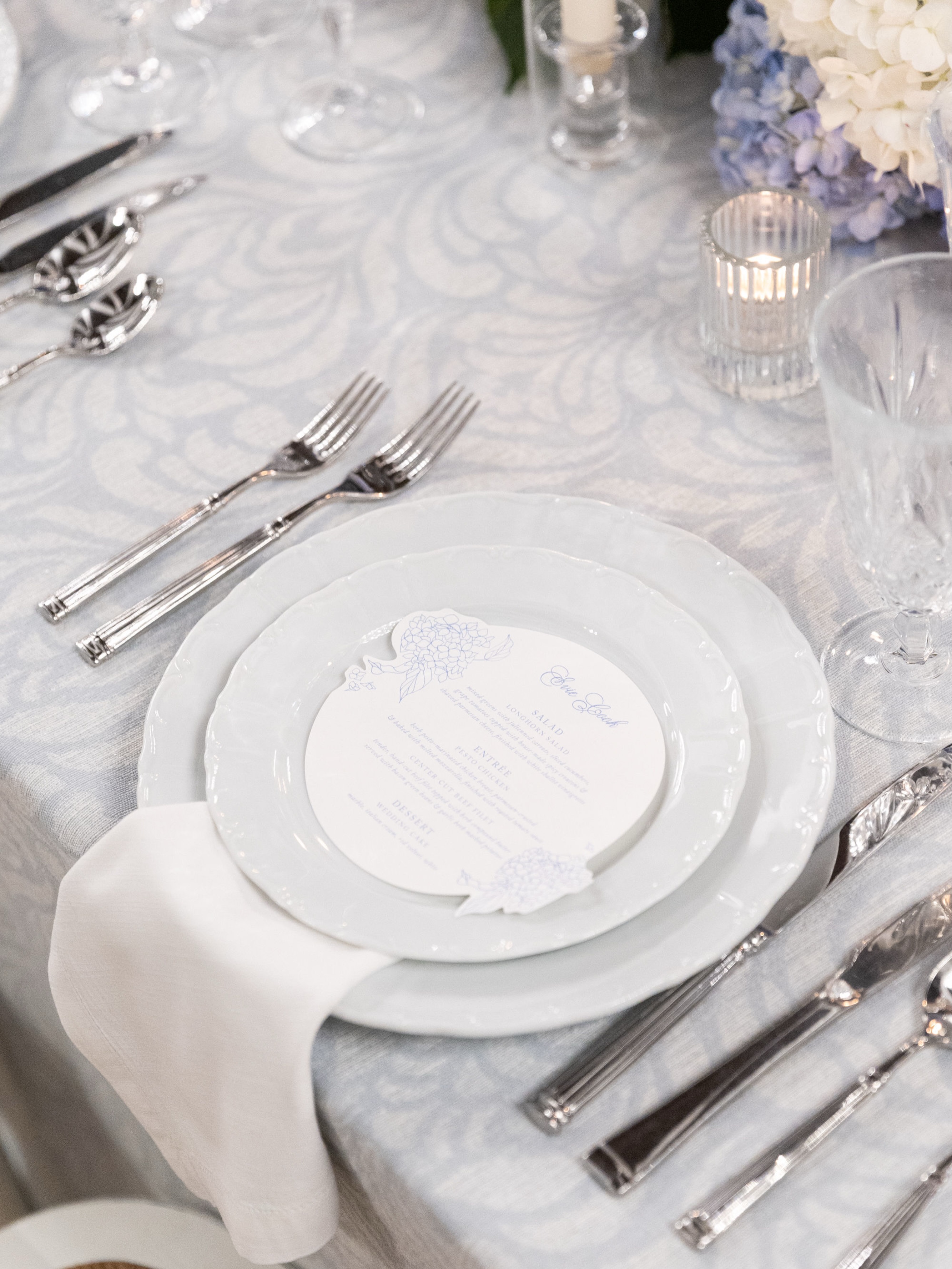 It is so easy to fall in love with these details. The kind that quietly transform a table into an experience. 🥂