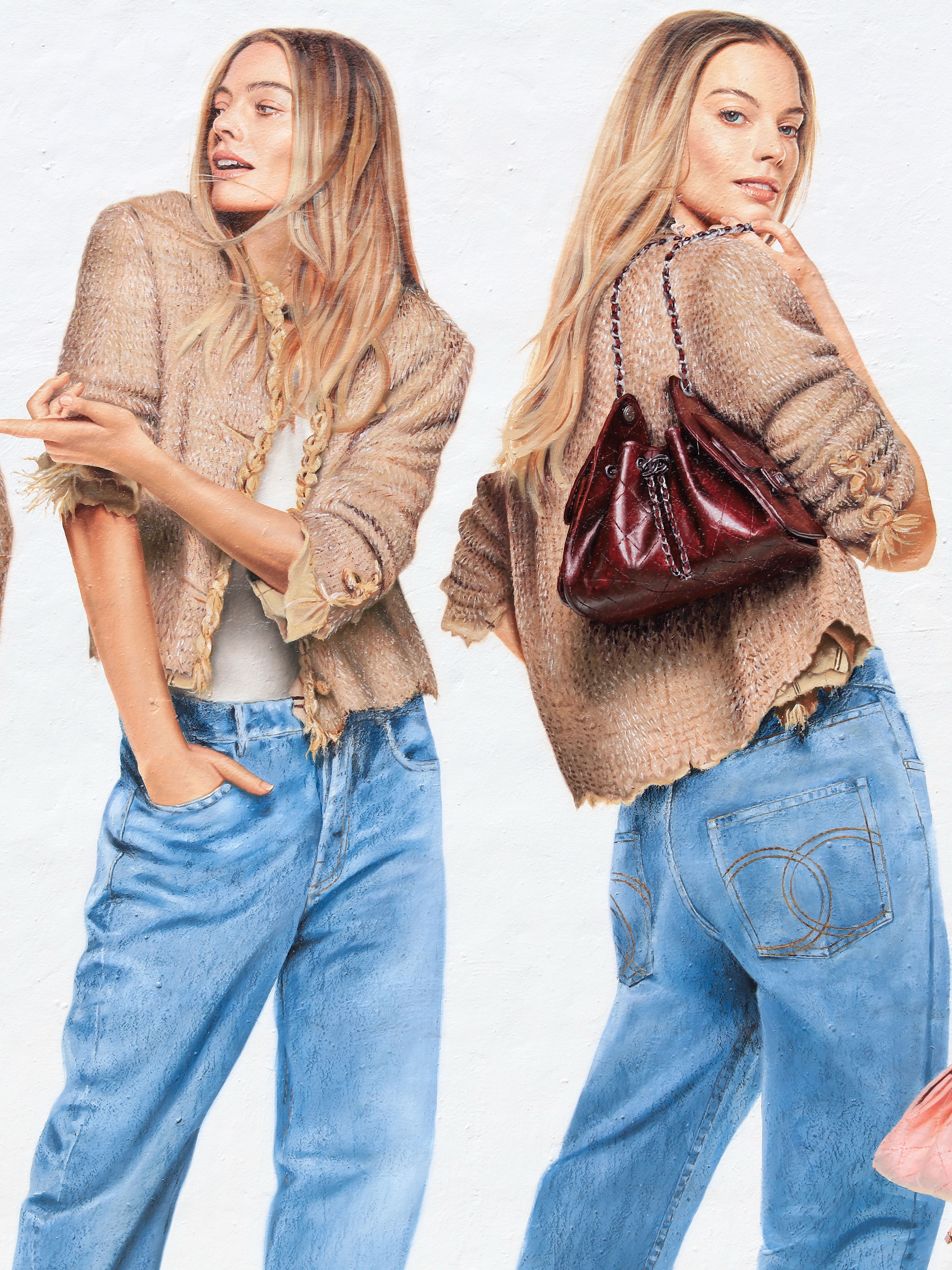 Margot Madness with @chanelofficial 👜👯♀️💞
🏷️
.
.
.
.
#overallmurals #trusttheprocess #margotrobbie #handpaint #coasttocoast