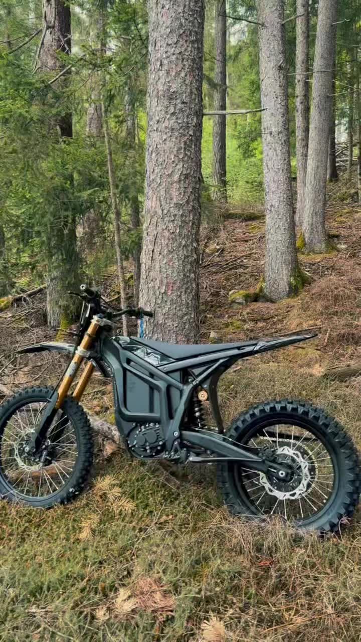 🔥 HOL DIR JETZT DIE NEUE TALARIA KOMODO TL6000 L3e 🔥
Die brutalste TALARIA aller Zeiten ist da! ⚡🏍️
✅ 754 NM Drehmoment
✅ 32 KW Peak Power
✅ 0–50 km/h in nur 1,9 Sekunden
✅ 105 km/h Topspeed
✅ Mit 125cc Kennzeichen fahrbar
Die neue TALARIA KOMODO setzt neue Maßstäbe im E-Offroad Bereich.
Maximale Power. Maximale Kontrolle. Maximales Adrenalin. 💥
⚡ 97,2V / 45Ah Greenway Lithium Batterie
⚡ Fahrmodi: ECO / STREET / HYPER / REVERSE
⚡ Profi-Offroad Fahrwerk
⚡ 21”/18” Offroad Wheels
⚡ Leichter geschmiedeter Rahmen
⚡ Rekuperation & High-End Controller
🔥 Für Fahrer gebaut, die keine Kompromisse machen.
🔥 Mehr Leistung. Mehr Reichweite. Mehr Dominanz.
💥 Jetzt erhältlich bei PNEUSCENTER GMBH SRL 💥
📍 I-39037 Rodeneck (BZ) Rodengo
Handwerkerzone St. Pauls – Rienzstraße 21
Zona Artigianale St. Pauls – Via Rienza 21
📞 Tel: +39 0472 888048
🕒 Öffnungszeiten / Orari d’apertura
Mo–Fr / Lu–Ve
08:00–12:00 Uhr
14:00–18:00 Uhr
📩 Schreib uns direkt für Preise und Verfügbarkeit.
#talaria #talariakomodo #südtirol #rodeneck #offroad
: