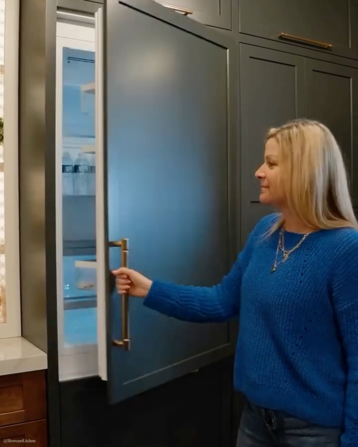 Looks like cabinetryโฆ but itโs actually your fridge. ๐คฉ Stop by our showroom to see it in person.
.
.
#CantonCT #FarmingtonValley #CTHomes #KitchenDesign #HiddenAppliances #CustomCabinetry #LuxuryKitchens #LocalDesigners