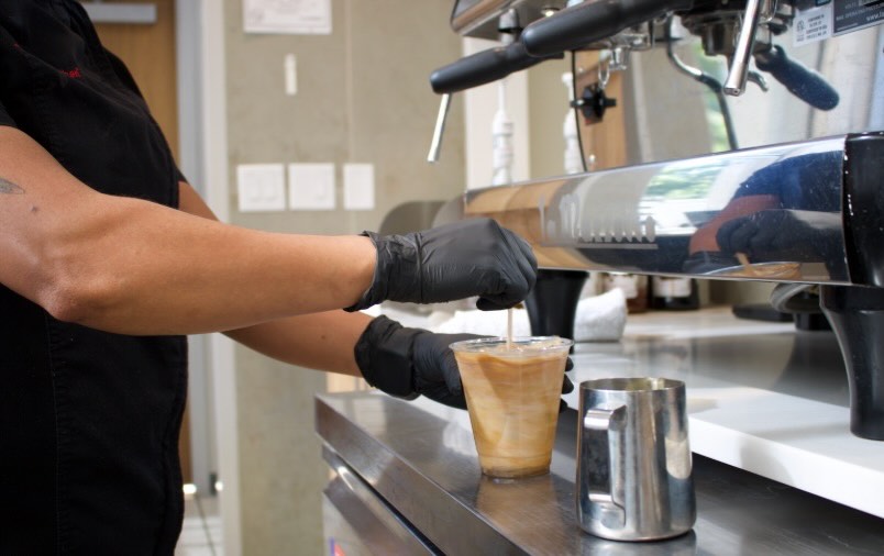 Some mornings just call for some coffee!☕️
Our iced coffee is the perfect way to start your morning — stop in and start your day with us.
We’d love to see you today!
#CarrollsKitchen #IcedCoffee #RaleighCoffee #Raleigh #EatWithPurpose