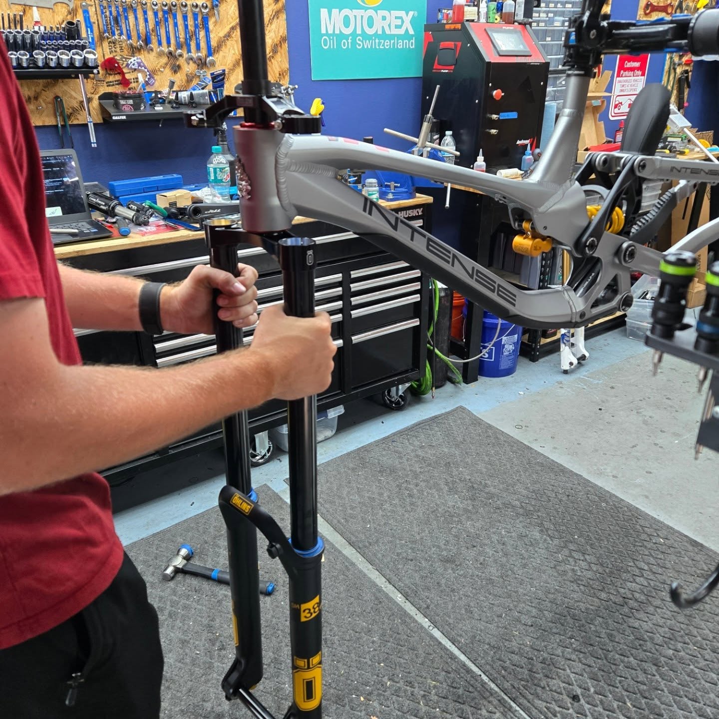 When a tool ruins your shot!!!
#parktools #suspensionservice #GravityPremiumService #Fullerton
