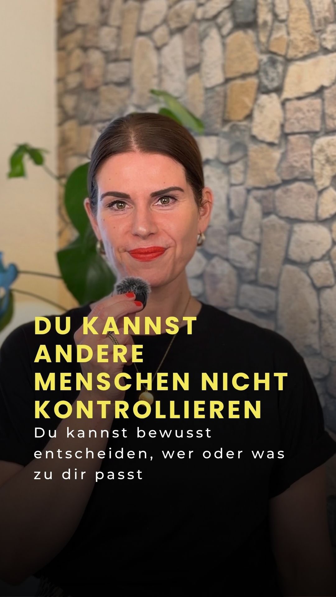 DEIN PERSÖNLICHER COACH IM ALLTAG ✨
Du wünschst dir mehr Inspiration und echte Unterstützung im Alltag?
📌Speichere dir dieses Video unbedingt ab, damit du jederzeit darauf zurückgreifen kannst, wenn du den nächsten Impuls brauchst.
Wenn du bereit bist, noch tiefer in deine persönliche Weiterentwicklung einzusteigen, dann schau dir unbedingt den Smart Link in meinem Profil an. Hier wartet der echte Deep Dive auf dich:
💻Freebies & Downloads: Jede Woche stellen wir kostenlose Downloads bereit, damit es dir leicht fällt, hier noch tiefer einzusteigen.
🤩Inspiration & Blickwinkel: Lass dich von verschiedenen Perspektiven inspirieren, indem du über unsere Blogartikel tiefer in die verschiedensten Themen der Persönlichkeitsentwicklung einsteigst.
🎙️Real Talk auf allen Kanälen: Schau bei YouTube vorbei oder hör in unseren Podcast über Spotify rein – für Real Talk und coole Gespräche über die Themen des Alltags.
🗒️Coaching Tools & Workbooks: Nutze unsere Coaching Tools für dich, um deine persönliche Weiterentwicklung voranzutreiben und deine gewünschte Veränderung endlich herbeizuführen.
Geh den nächsten Schritt: Melde dich für den Newsletter an, um regelmäßig neue Tools und persönliche Erlebnisse direkt in dein Postfach zu bekommen.
👥Für die ganz individuelle Begleitung bin ich im 1:1 Coaching für dich da – und freu dich schon jetzt auf unsere Online Academy, an der wir bereits fleißig arbeiten!
🔗Klick jetzt auf den Smart Link im Profil und lass dich inspirieren.
COACHING | PERSÖNLICHKEITSENTWICKLUNG | KLARHEIT | SELBSTREFLEXION