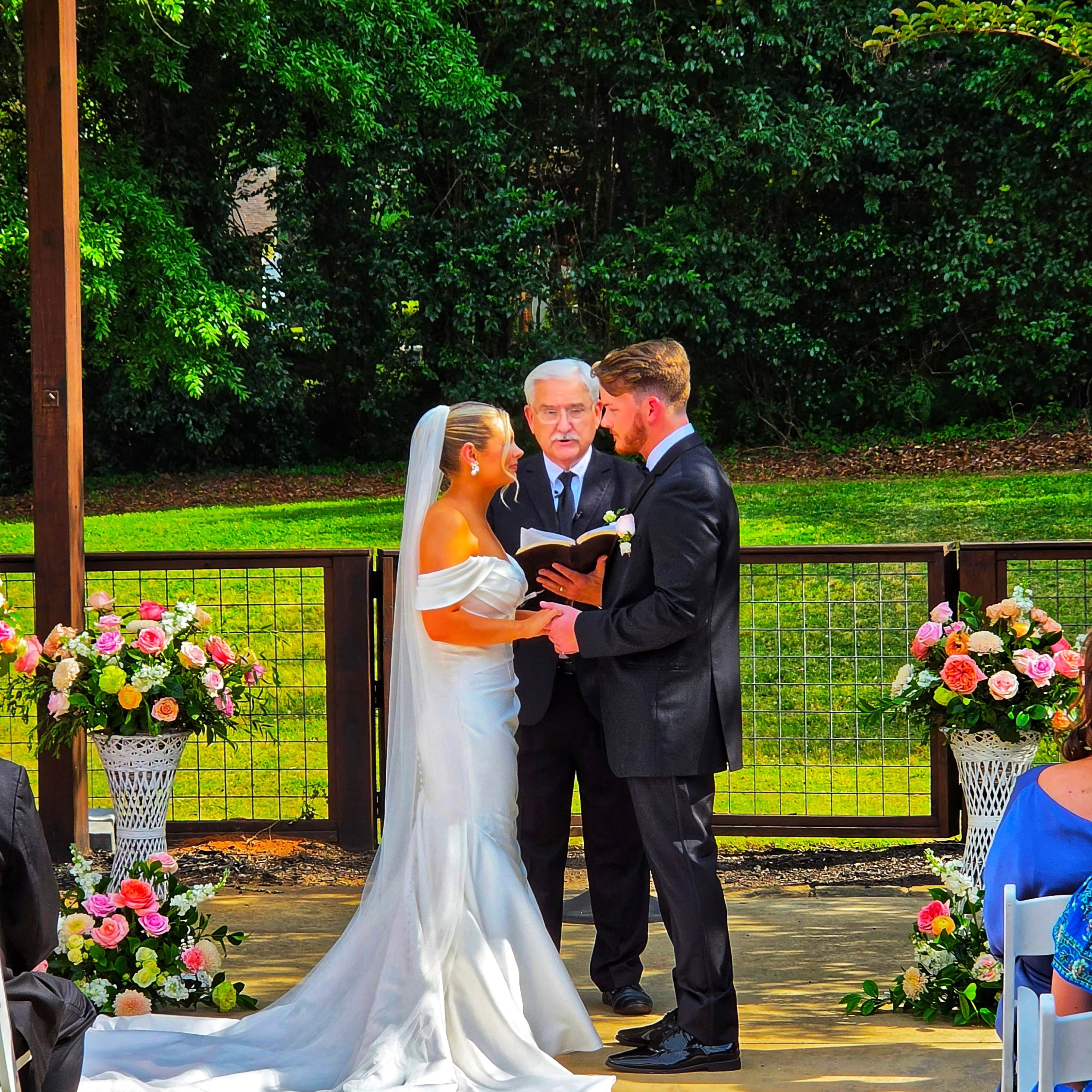 🎉 Congratulations to the new Mr. & Mrs. McKinney! 🎉
Your beautiful journey as husband and wife has officially begun! Wishing you a lifetime of love, laughter, and unforgettable memories. Let the celebration begin! 🥂✨
05.16.2026
#GeorgiaWeddings
#GeorgiaWeddingDJ
#WeddingDJService
#MiddleGABrides
#MaconBrides