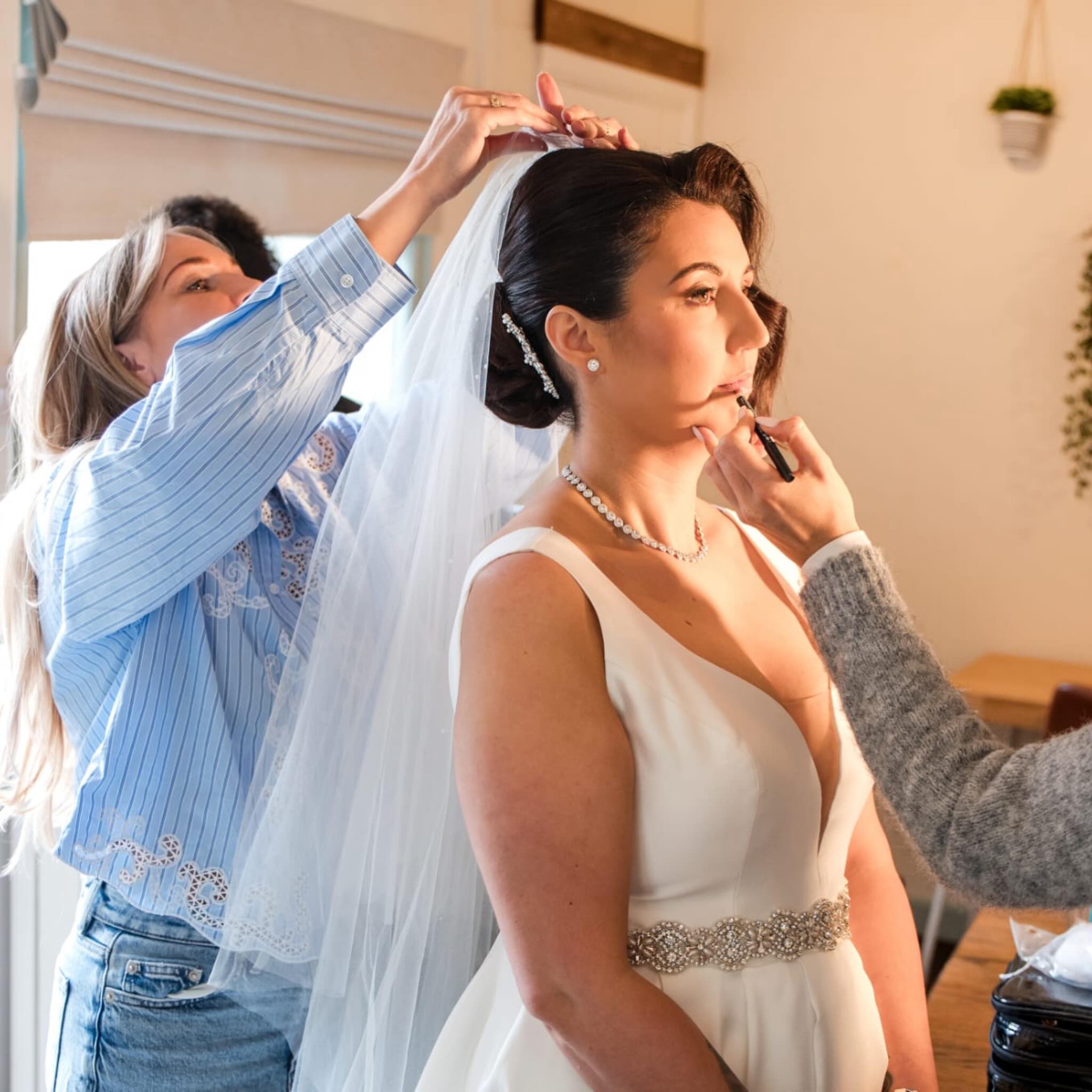 S H A Y N A
Gorgeous relaxed morning getting Shayna and her girls ready. Makes me so happy to read messages like these. I’m still laughing bout our girls witty one liners 😂
‘You and Becky made me look and feel absolutely beautiful!! And that veil placement Tanya!! What can I say it was not going to budge!’ 🤣 xx
Let’s all remind ourselves that veil placement needs its time too and shouldn’t feel like a rushed under pressure last minute job like it so often does 🤍
Beautiful photos by @rains.weddings
Make up by @_glambybecky
#leicestershireweddings #weddinghairleicestershire #bridehairleicester #leicesterweddinghairstylist