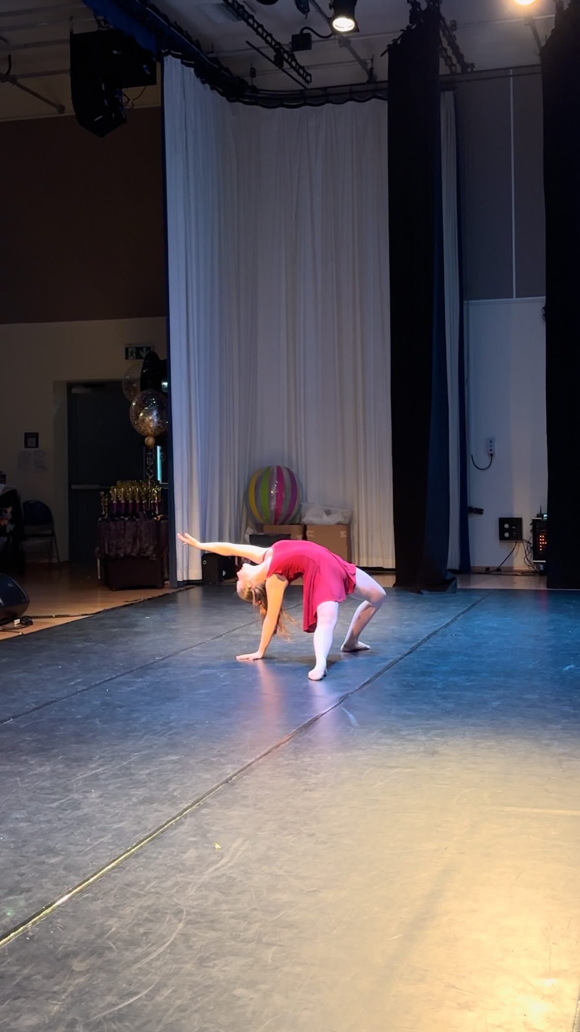 Such incredible work from these dancers at @sywtdcompetitionuk last weekend - we are so proud of you all 💛 SO much talent on that stage from every school, feeling very inspired 🤩
#teamspirit #spiritydc #competitivedance #dancecompany #londondance