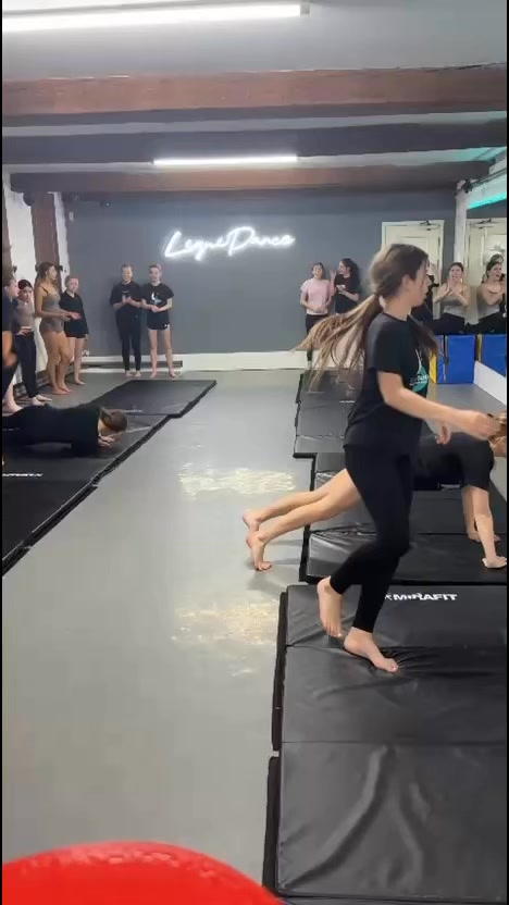 Loud support. Strong team 💥💙
#LiquidanceOssett
#AcroTraining
#Teamwork
#DanceTraining
#OssettDance 💙