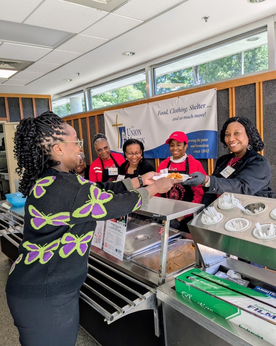 Sorors from Norfolk Alumnae Chapter of Delta Sigma Theta Sorority, Inc lead the lunch meal service and clean up at the Union Mission Women’s Shelter on Tuesday, May 12th.
This 2026 May Week initiative aligns with Delta Sigma Theta Sorority Incorporated’s continued focus in supporting women and girls.
#NACDST1929 | #MayWeek
#ServiceInOurHearts