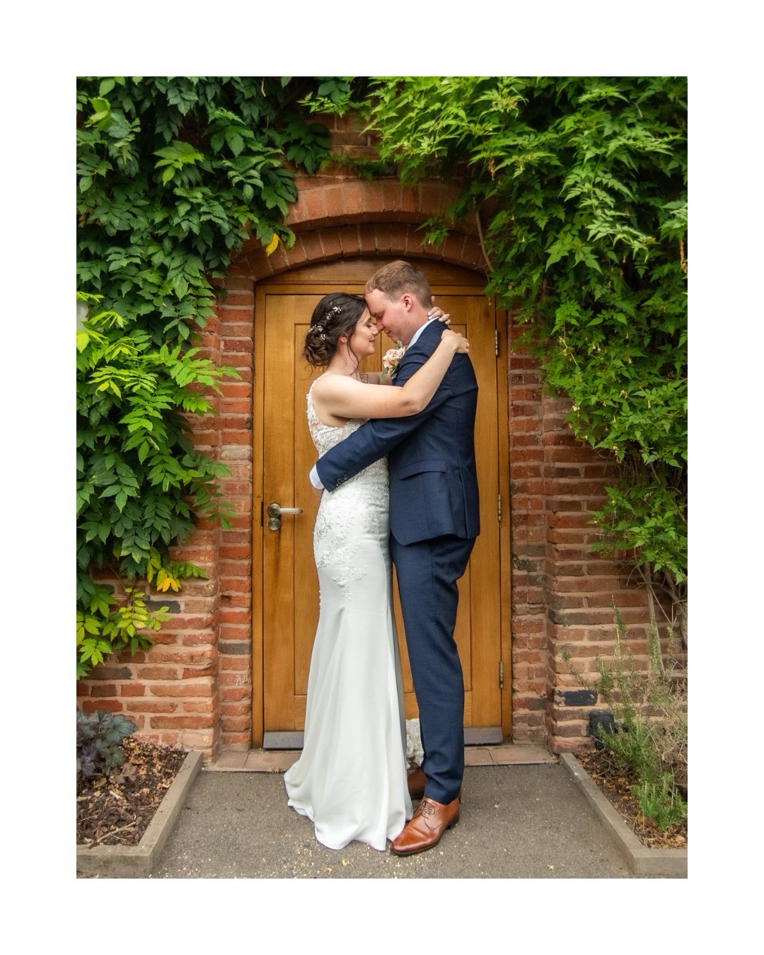 As the dinner ends and the speeches fade, we steal one last quiet moment… just the two of you
A chance to pause, breathe, and take it all in after such an incredible day.
Dan & Ashleigh, what a true privilege it has been to capture your wedding. Thank you for trusting me with your memories.
Photography: @onemoment.uk
Venue: @mythebarnweddings
Bride & Groom: @ashleigh.illingworth & @insta_dange