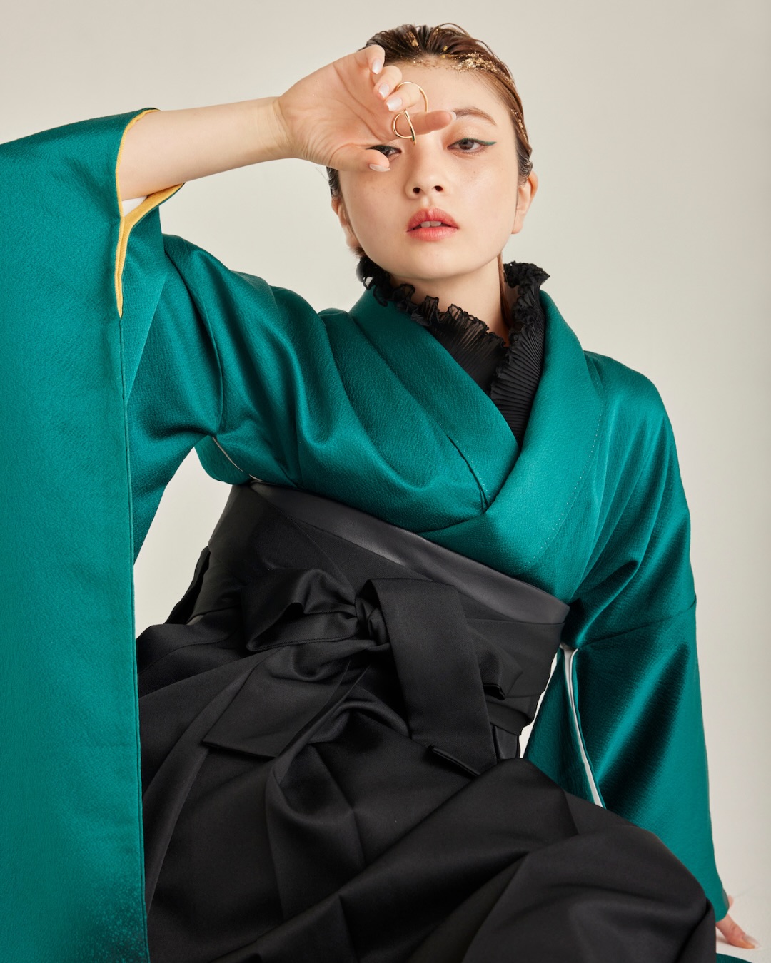 __hakama
2027卒業式 袴
レンタル受付中
「みんなと同じ」じゃなくて、
わたしらしい卒業式を。
Tweny.はヴィンテージ着物×袴の
一点物を中心にセレクトしコーディネート。
モデル着用コーディネートを
追加料金なしでそのままレンタル可能です。
レンタルは全品一律価格。
分かりやすく、安心して選べます。
【ショップ内 M-59で検索】
__________________________________
【vintage振袖・袴 試着サロン】
完全予約制のプライベート空間で
希少な一点物をゆっくりご試着いただけます。
東京都足立区(北千住駅徒歩7分)
公式LINEメニュー「来店予約」より受付中
・来店試着
・配送でのセルフ試着
・オンラインカウンセリング
・全国発送OK
__________________________________
▪️卒業式レンタル ¥99,000-
▪️Photoプラン ¥99.000-
▪️オフシーズンレンタル¥55,000-
(オフシーズンレンタルは12月・1月・3月を除くシーズンのレンタルのみ)
一点物のため、気になる方はお早めに。
#袴
#袴レンタル
#成人式
#卒業式
