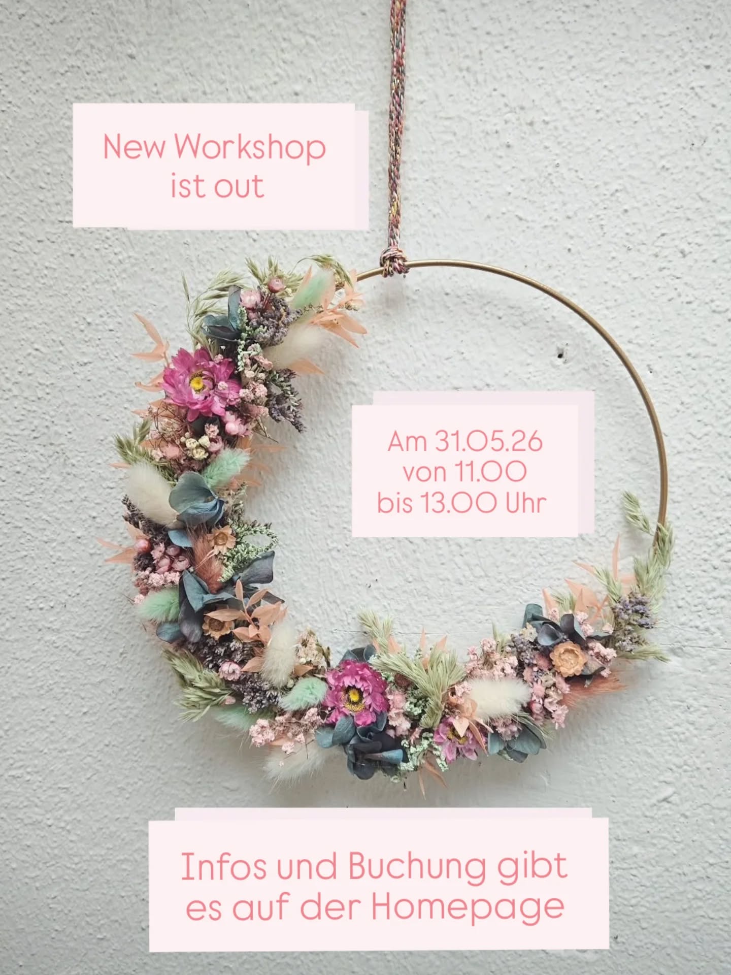 Kreative Mini-Auszeit: Dein Flower Hoop Workshop!
Lust auf ein entspannendes und inspirierendes DIY-Erlebnis? Am Sonntag, den 31.05.26 von 11:00 bis 13:00 Uhr tauchen wir gemeinsam ein in die wunderschöne Welt der Trockenblumen.
In diesen zwei kreativen Stunden erweckst du deine Ideen zum Leben und gestaltest mit deinem eigenen Geschick ein zeitloses Flower Hoop Kunstwerk für dein Zuhause. Die perfekte, entspannte Pause vom Alltag!
Schnapp dir deine Freunde und erlebt zusammen diesen schönen Vormittag.
Sichere dir jetzt deinen Platz – ich freue mich auf dich!
https://www.urban-jungle-love.de/