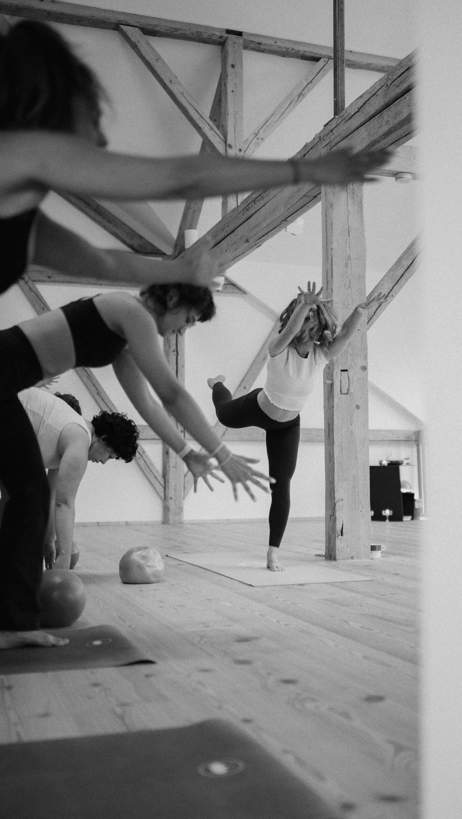 The final days of 200hr ONA FLOW ROOTED ✨
Wir befinden uns in den finalen Tagen der Yoga & Embodiment Grundausbildung. Morgen sehen wir unsere Teilnehmerinnen zum ersten Mal eine eigene Klasse unterrichten - Full Circle Moment. 🥹🫀