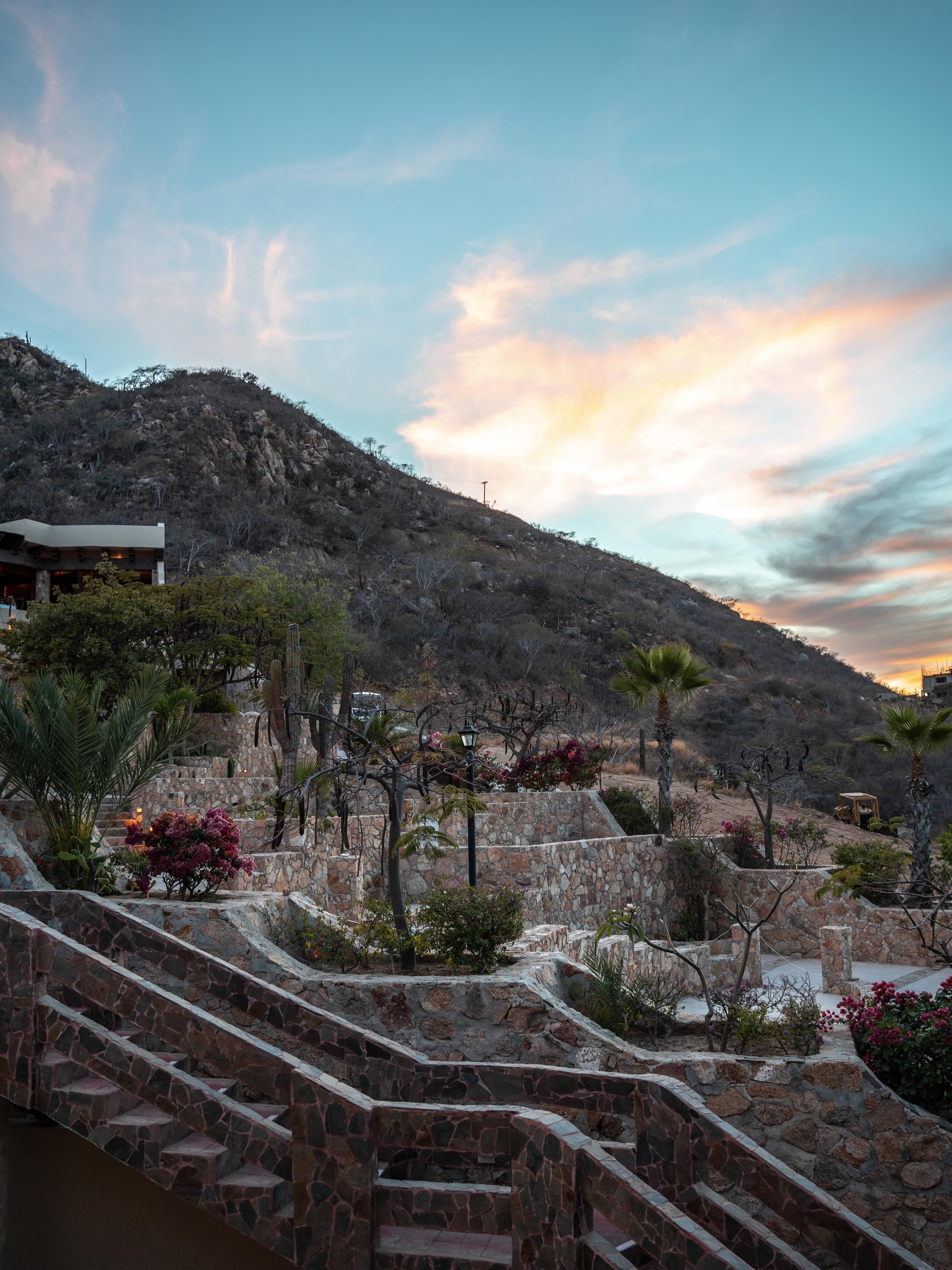 Golden hour and a little piece of paradise 🌅☘️
#castilloblarney #placestostaycabo #boutiquehotel