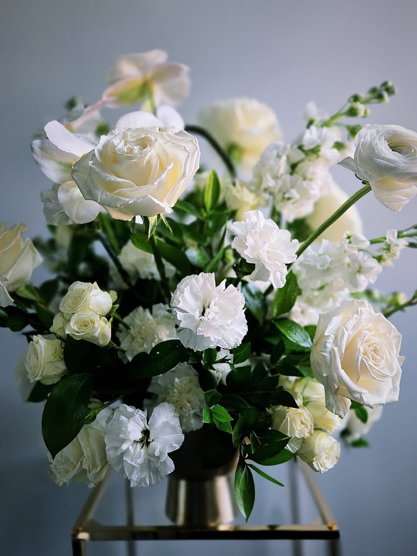 Statement floral designs, yes or ❤️🔥💯 YES!!!
Weddings, anniversaries, company parties, grand openings, or just because you love fresh flowers - statement floral designs are always a YES!
Pictured: an Archer & Bliss original classic white compote design 👌 ✨️
#whiteweddingflowers #whiteflorals #weddingflorist #shawanoflorist #bonduelflorist