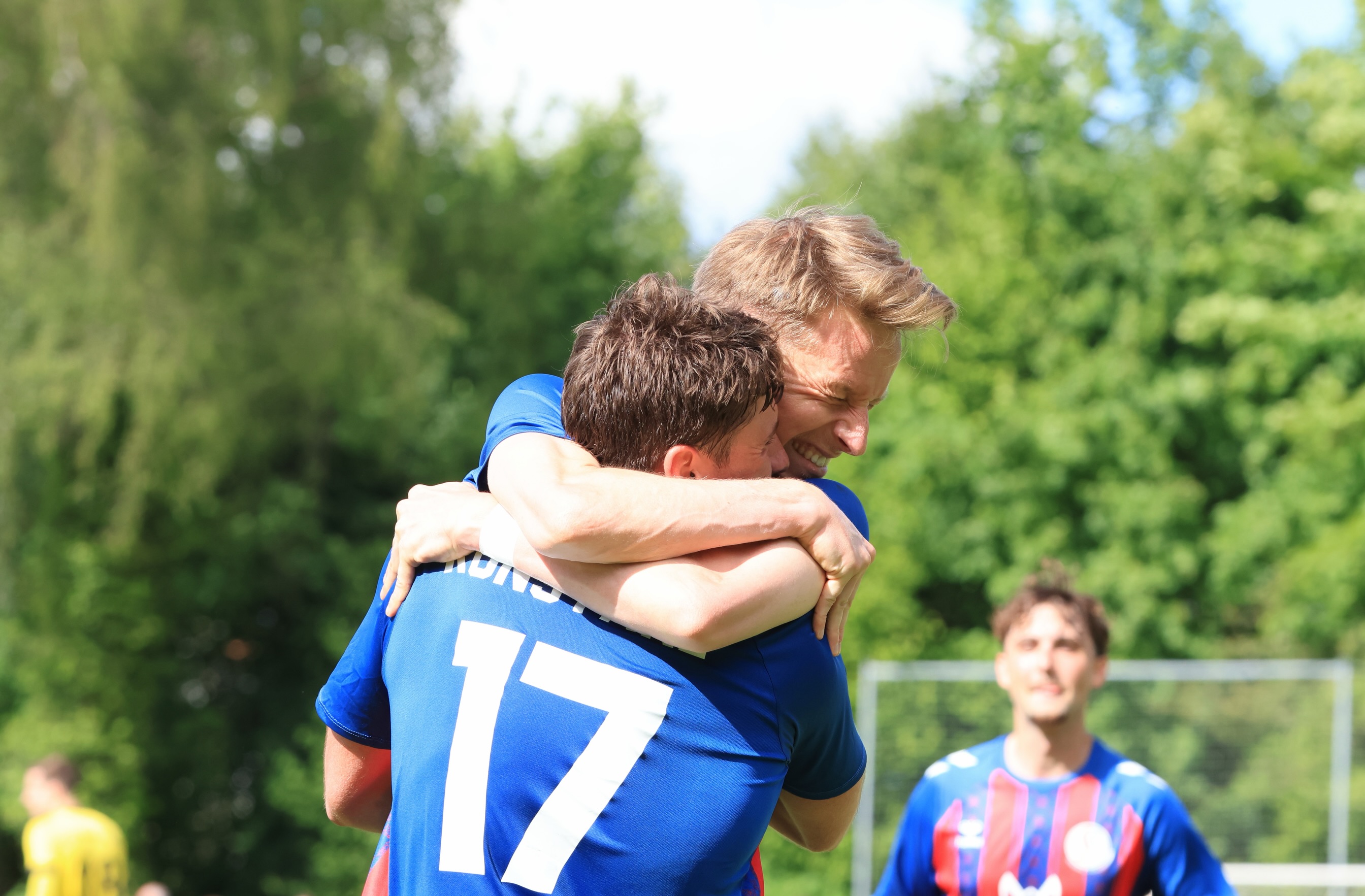 Starker Heimsieg gegen SV Denkingen! ⚽️🔥
Mit einer überzeugenden Teamleistung gewinnen wir deutlich mit 5:0 gegen den SV Denkingen und nehmen verdient drei Punkte mit.
Von Beginn an waren wir konzentriert, spielfreudig und effizient vor dem Tor. Defensiv standen wir stabil und offensiv setzten wir immer wieder starke Akzente. Ein rundum gelungener Auftritt unserer Mannschaft!
Danke an alle Fans für die Unterstützung!
#Landesliga #SCKonstanzWollmatingen #Konstanz #Fußball #Heimsieg
