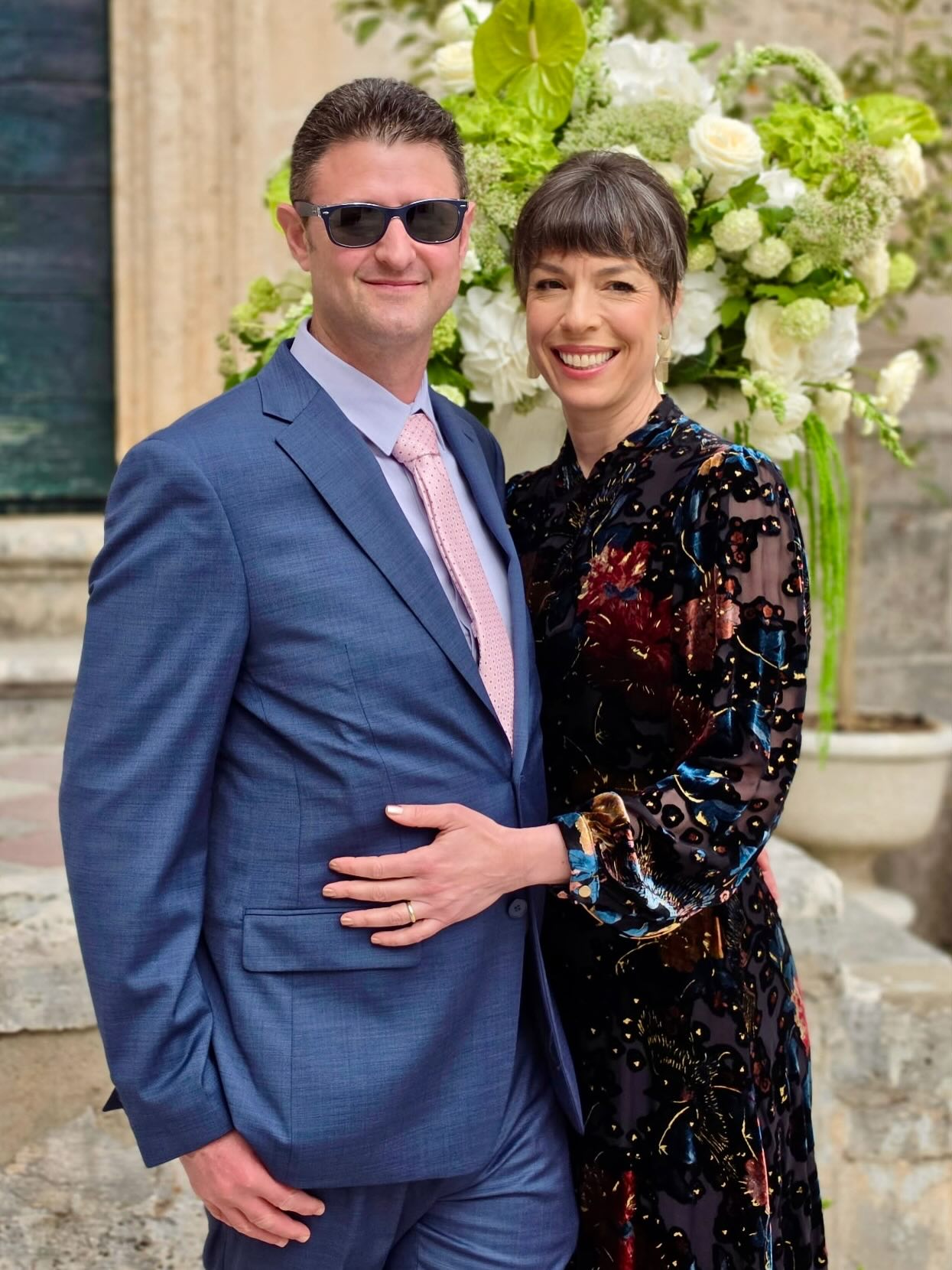 Thanks to Casey for sharing this gorgeous photo from her brother’s elegant wedding in Mallorca🇪🇸recently. Casey had this fabulous dress already but needed some earrings to do it justice- #marlynschiffstyle @pop_gallery FTW 🙌🏽 these burnished, tiered gold drops were the perfect compliment. Casey always comes to us when she’s got a special occasion that requires something unique and stand-out outstanding 🤍 #popgallerygloucester #marlynschiff #downtowngloucester #customersatisfaction