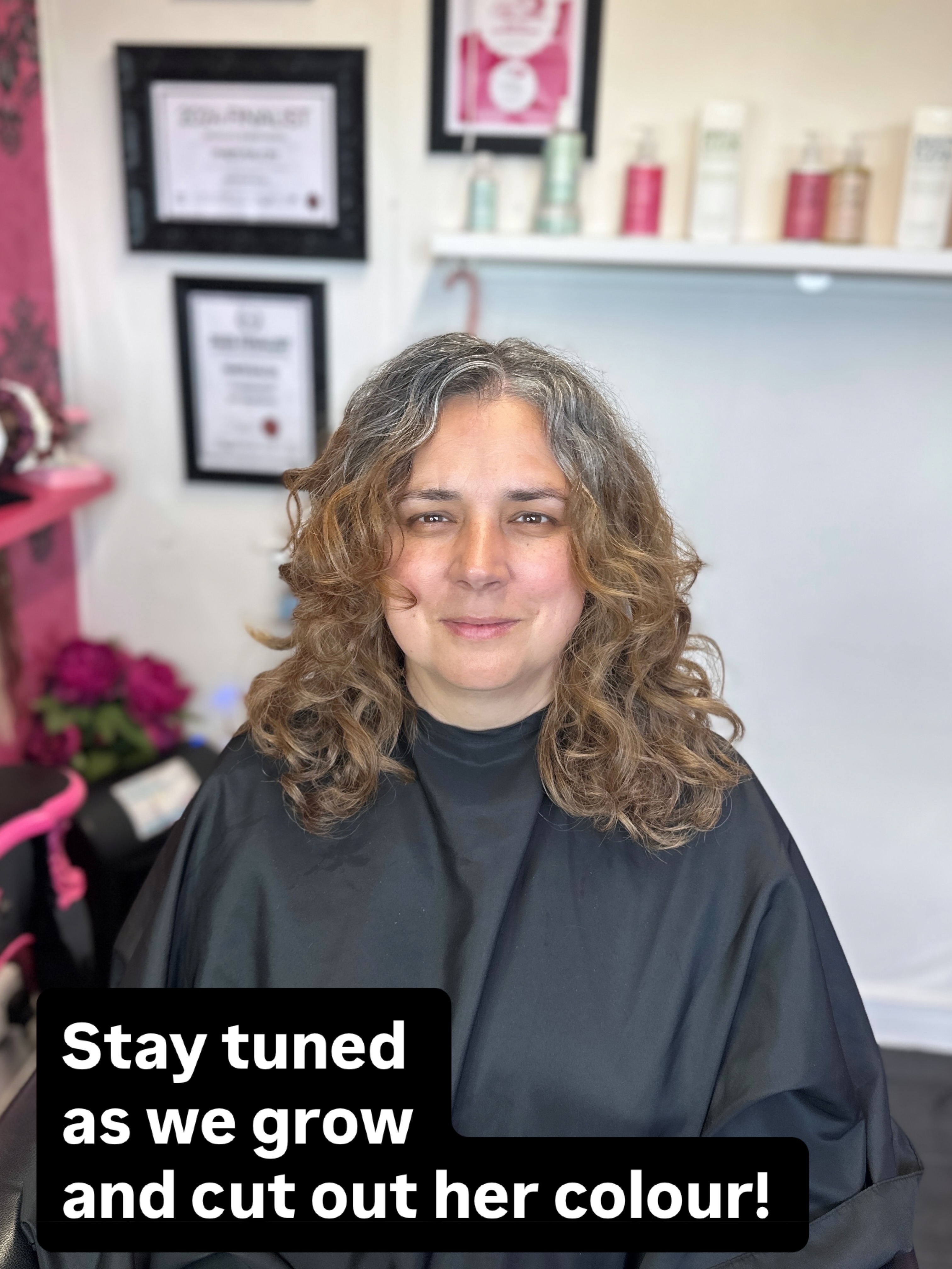 From weighed down ➡️ light, bouncy, and defined ✨Curly hair thrives when excess bulk is removed in the right places.
💡 Curly tip: Layers are your curl’s best friend when done correctly.
keep a watch out as we grow and cut out this colour!!