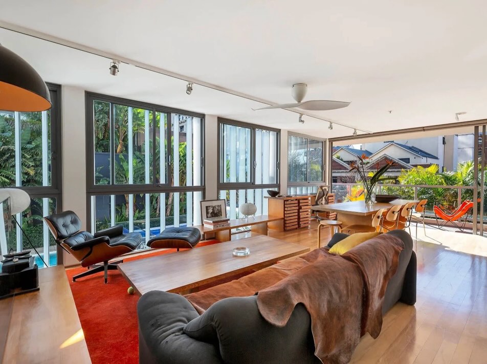 Just bought, Darlinghurst! Hugh and I have purchased a stylish apartment in ‘Altair’ for a repeat client. He loves the sunny interiors and vibrant cityscape outlook. We’re so happy to see him make it his new home.