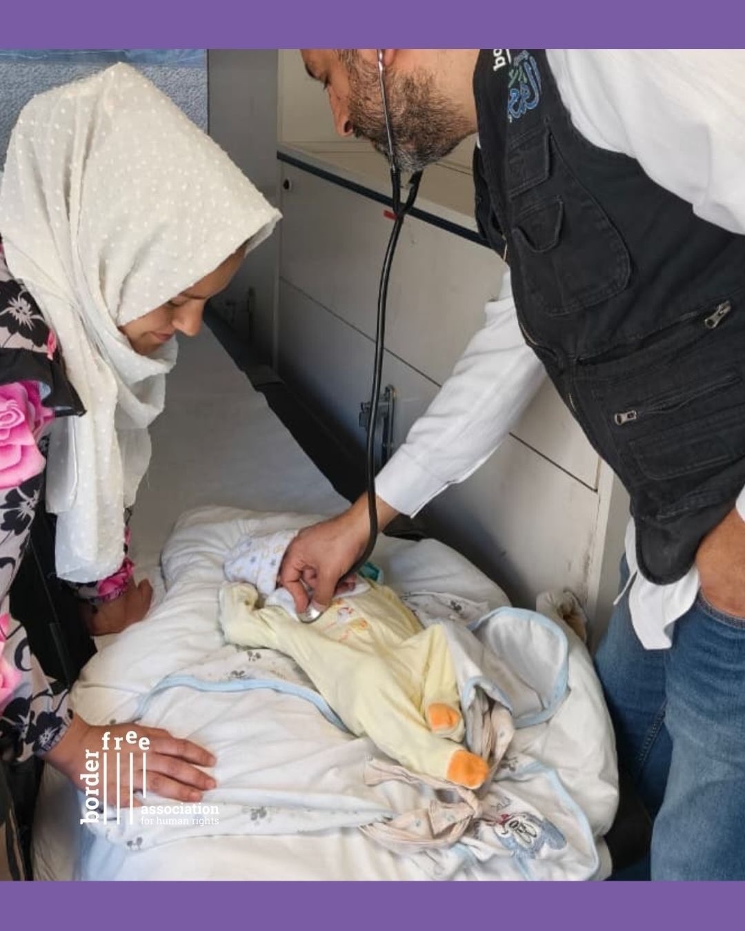 Heute hat unsere mobile Klinik im Libanon den nur 5 Tage alten Loai untersucht. Der Arzt hat die Eltern beraten, wie sie das Baby am besten versorgen können. Danke, dass ihr uns unterstützt, damit wir weiterhin da sein können. Jetzt spenden über den Link in der Bio. 💜 #libanon🇱🇧❤️ #borderfreeassociation #gemeinsamsindwirborderfree #flüchtling