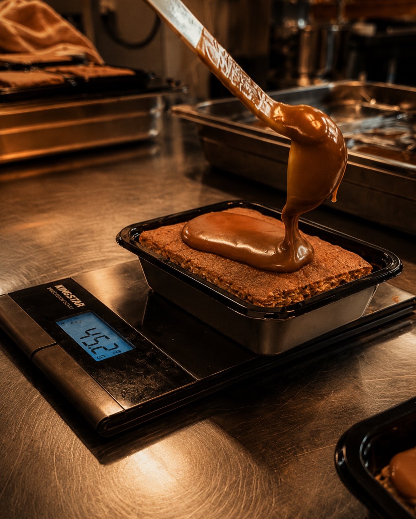 Every portion is weighed by hand to keep things consistent from our kitchen to your table ⚖️
No production lines, no shortcuts - just carefully prepared meals, portioned properly and made fresh in small batches.
Sticky Toffee Pudding - 180g of sticky ginger cake and 60g of indulgent toffee sauce in every portion 🤤
#Indulgence #Pudding #Dessert #Zermatt #Food
