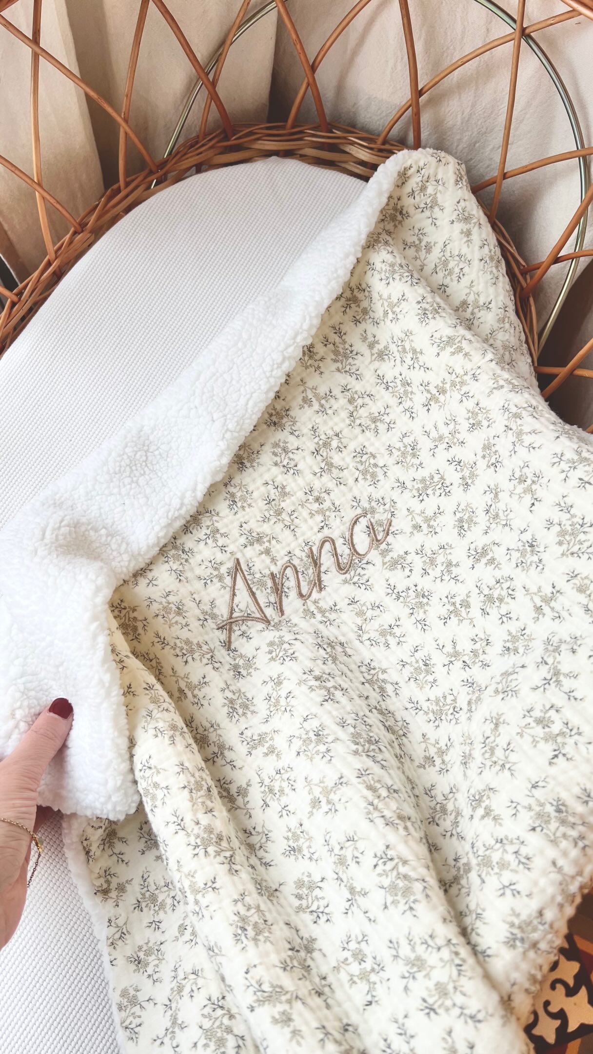 Jolie couverture au tissu Louise 🪿
Le cadeau de naissance parfait pour bébé et personnalisé avec son joli prénom ✨
Notre tissutheque s’agrandit, vous avez désormais encore plus de choix de tissus 🥰!
#baby #mum #futurmaman #fyp #pourtoi