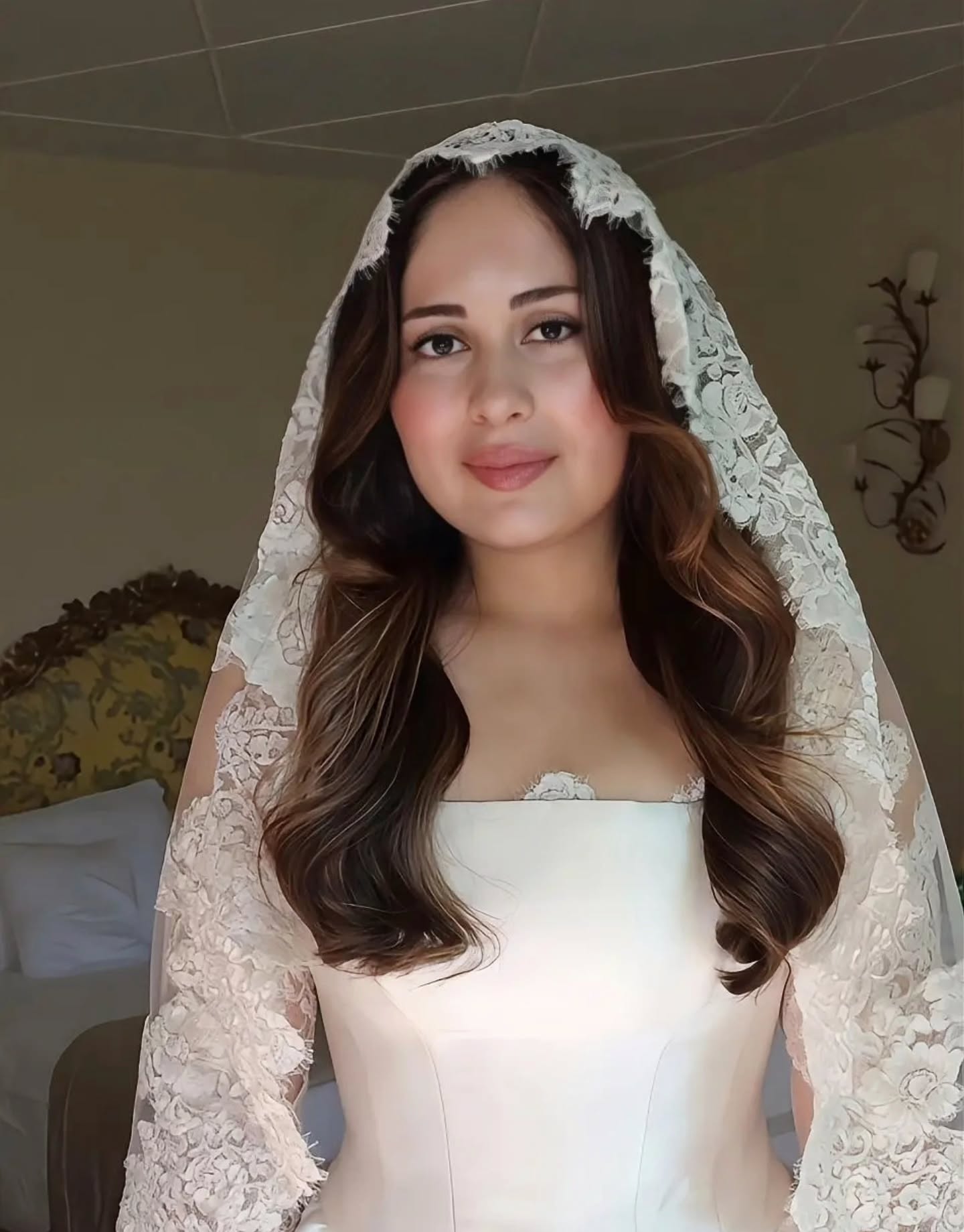 THE BEAUTY OF @nataliasolar_cortes 🤍
WITHOUT TRIAL ✨️🤍
------------------------------------
Makeup & Hair @weddingbyjoy
Backstage Pic by Me at @passalacqualakecomo
---------------------
#Lakecomomakeupartist #LakeComoElopement #lakecomowedding #lakecomohairstylist #lakecomobride