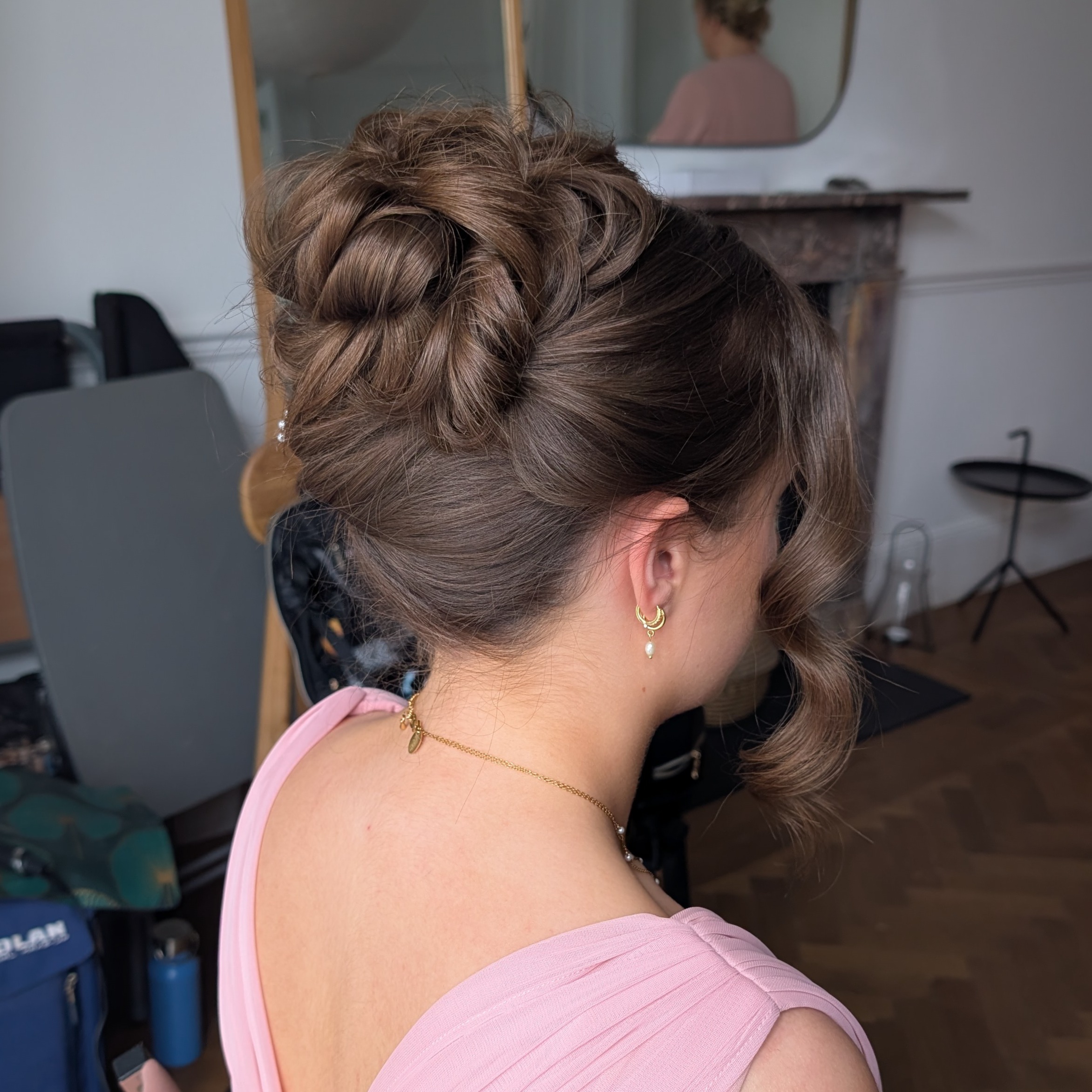 What a lovely Bridesmaid Anna was, she was very excited to have her hair done and this is what I created.
Originally her and Bride Ella thought she would go matching with her to the Brides style, just a more simple Bridesmaid version. They asked my opinion too and I suggested this type of style. Anna had so much hair, it was super long too and I thought this updo style would suit her, keep it different to Bride Ella and updo's are a great choice on coastal Venue's.
Anna had a comb and I placed down the side of the style to again keep it different to the Bride who had her in the centre of her updo.
Swipe to see the other side...
I really enjoyed our little chat and I loved her reaction to the final look. Save if you love this type of style.
Hair by me
Makeup service by @annarjmua
Venue @tunnelsbeaches
Photographer @yeti_photography_devon
Videographer @yetifilm
Flowers @pumpkinandpye
Already seen some sneak peaks of this amazing wedding and I also have lots more to share at some point!
#tunnels #tunnelsbeaches #bohoup #bridalupdo #weddingupdo #bridalhair #bridesmaidhair #ilfracombehairstylist