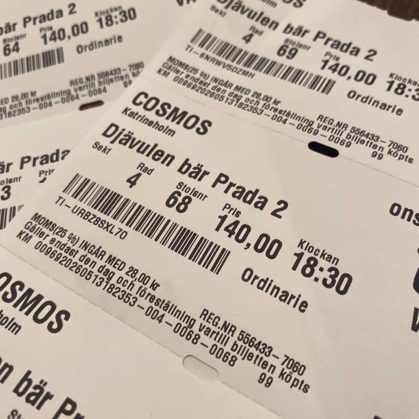 Förra veckan tog vi med våra härliga ungdomsambassadörer på bio för att se Djävulen bär Prada 2 🎬 En mysig och kravlös kväll fylld av skratt, snack och snacks, precis så som vi vill ha det 🩷
Tack @icamaxikatrineholm och #därfördig-fonden för möjligheten att skapa trygga och betydelsefulla mötesplatser för tjejer och unga kvinnor 💫
Vi passade även på att kombinera kvällen med en sommaravslutning för våra fantastiska volontärer i tjejchatten ❣️ Tack för allt engagemang, stöd och alla fina samtal ni bidrar med året om 🙌