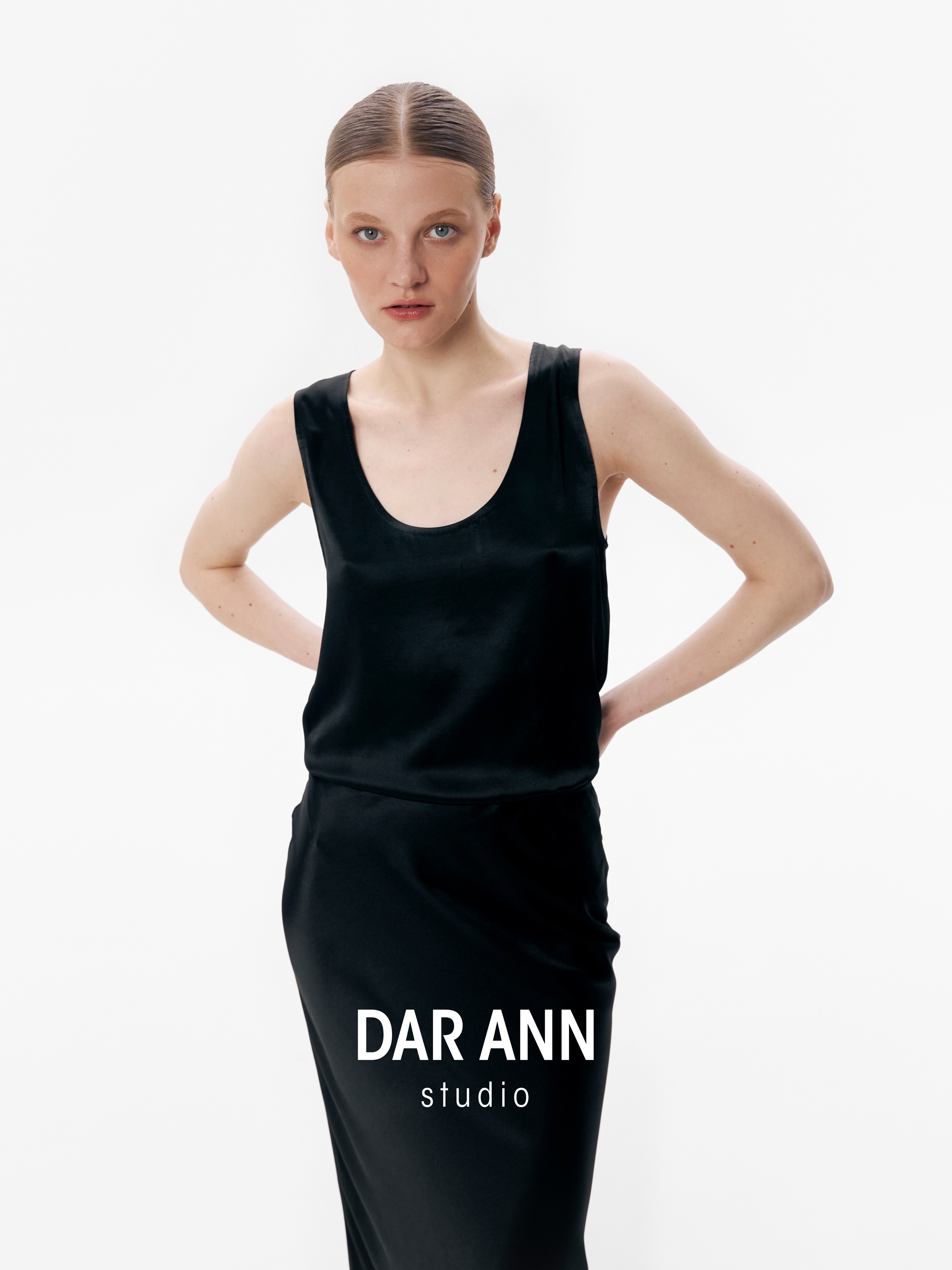New In — LUNA Set⚡️
.
The secret to the perfect fit? Hidden engineering. We designed the LUNA Skirt with an invisible zipper and a tiny internal waistband to ensure it stays in place while moving with you.
.
Shop LUNA Skirt and Top at www.darann.com
