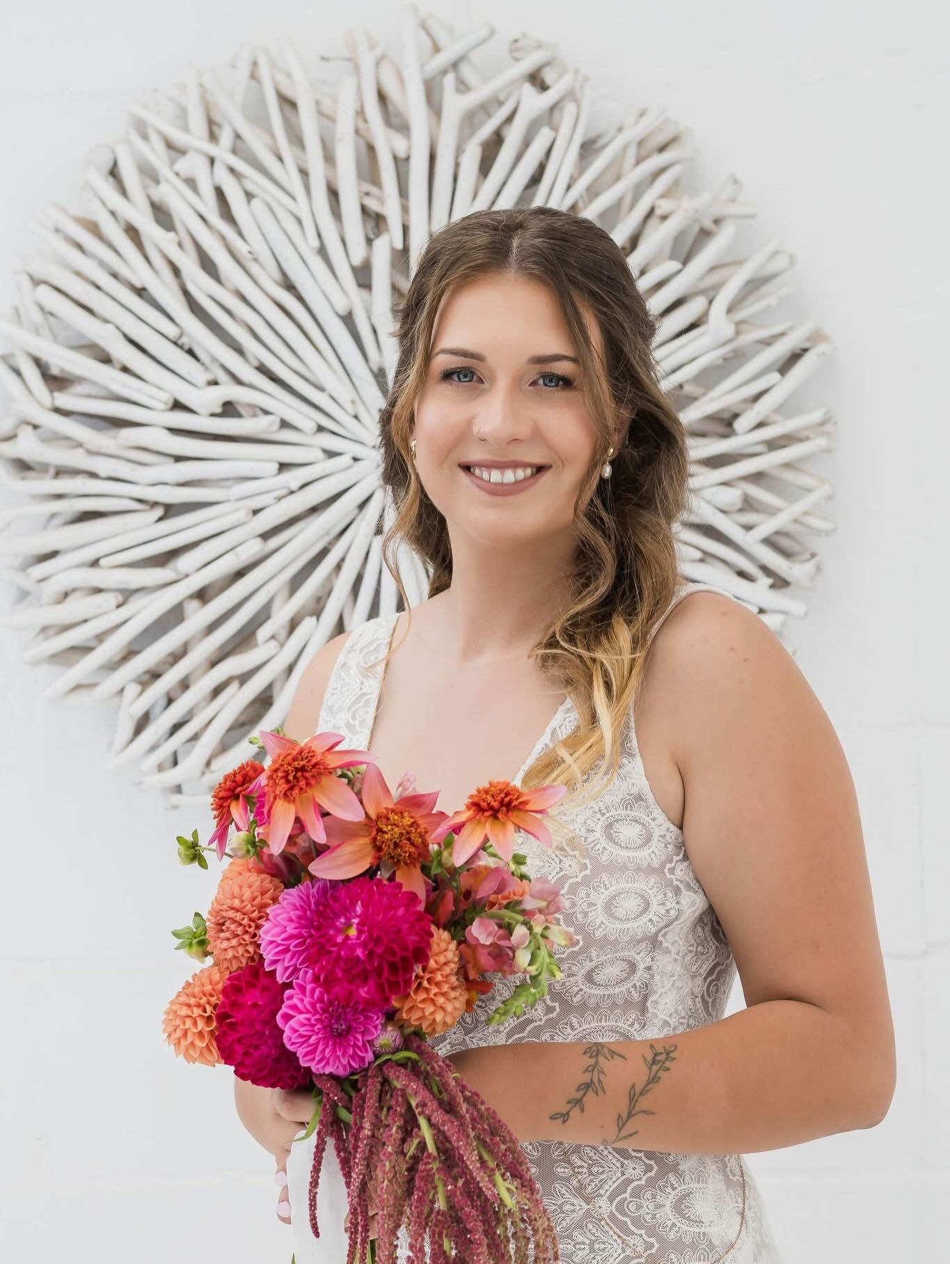 Mienke & Hilton,
Colour pops, Wind, waves, and pure magic — what a moment. 🌊
Travelling all across the Western Cape creating floral magic in the most beautiful places. We love a little drive out.
#coastalwedding #seasidewedding #capetownweddings
Amazing images by @lizaannel
@boesmanlandfarmkitchen