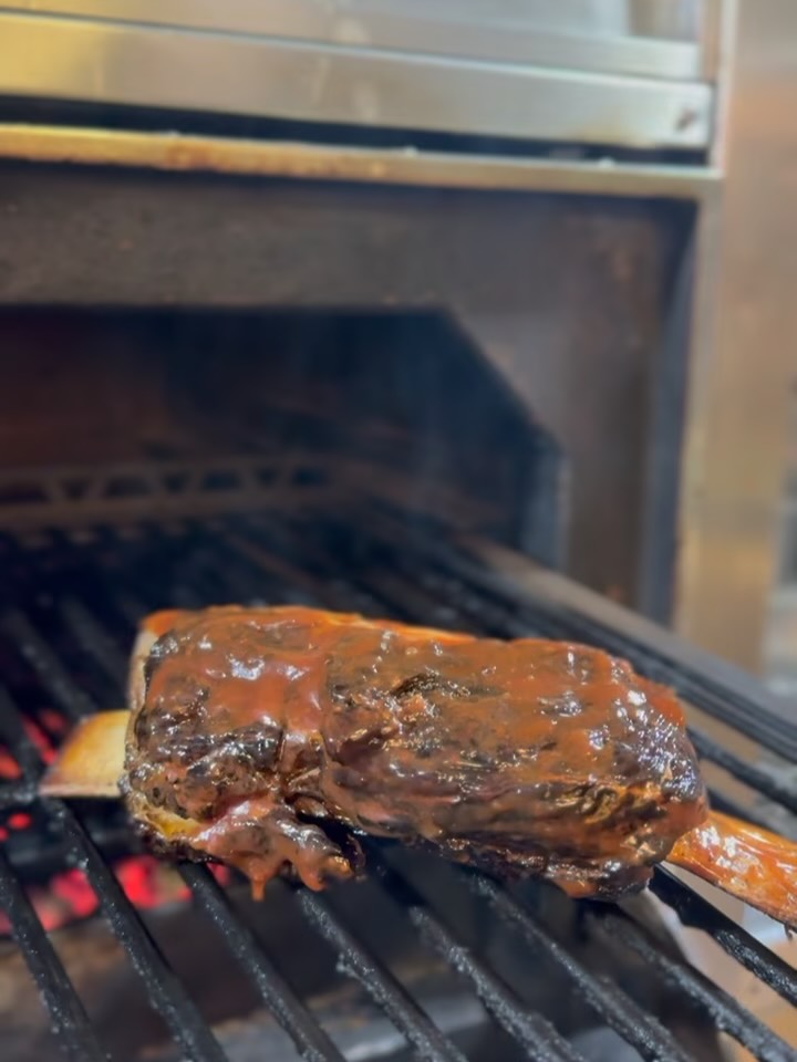 A returned SPECIAL: Glen’s 8 hour-smoked Black Angus Short Rib 🔥 smoked with pecan and hickory then glazed with our Jack Daniels bbq sauce! served over Parmentiere 🤤
📍My Wines, Gibraltar
11 & 12 Chatham Counterguard
📞Call: 20069463
📲WhatsApp: 58148000
💌Email: info@mywinesgibraltar.com
#mywinesgib #gibraltar #local #gibraltar🇬🇮 #restaurant