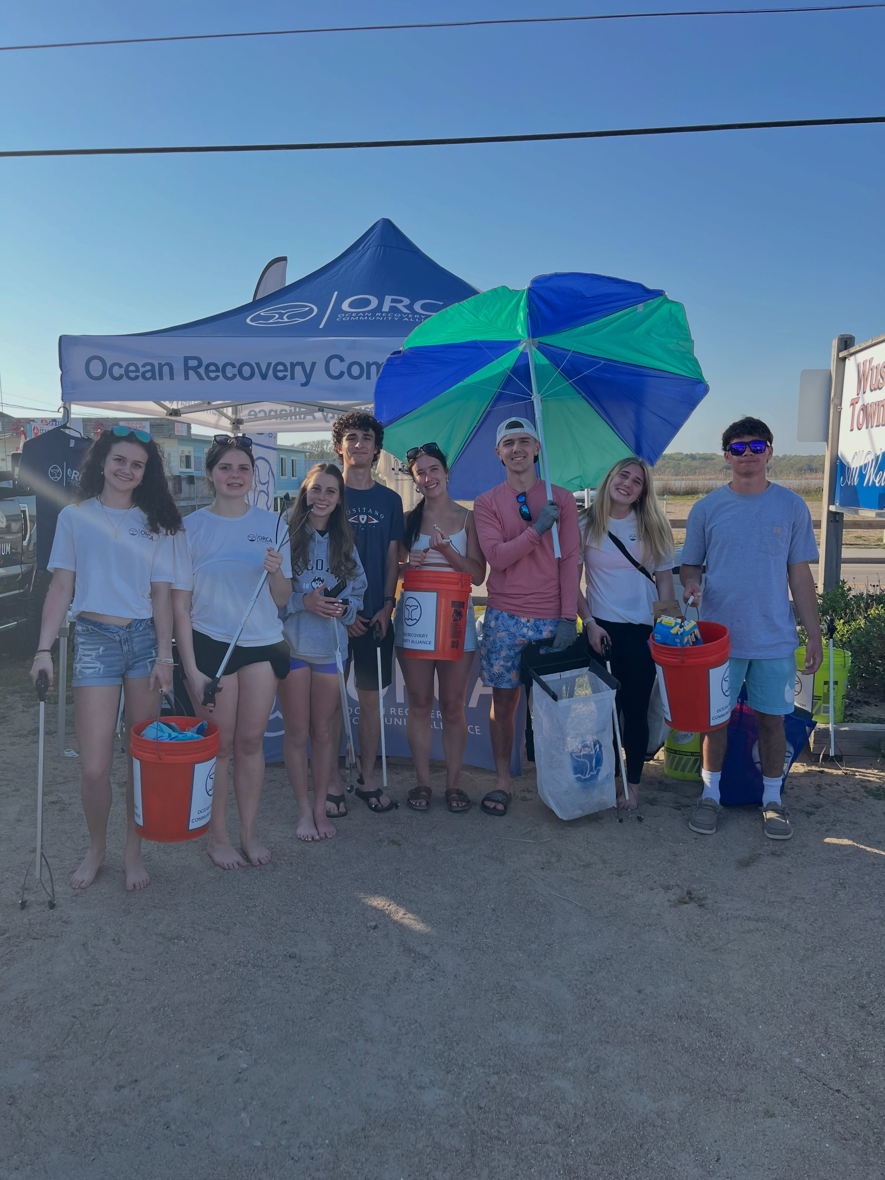 Thank you to the 25 volunteers who came out for a beautiful night in Misquamicut. These volunteers picked up 167lbs from the coastline, including half of a stand-up paddleboard.
Thank you, @misquamicutbeachfoundation @westerlyrec365 and Mystic Aquariums Animal Rescue Team, for teaming up with us. We will be back in Misqumicut for two cleanups in June at The Andrea and Windjammer.