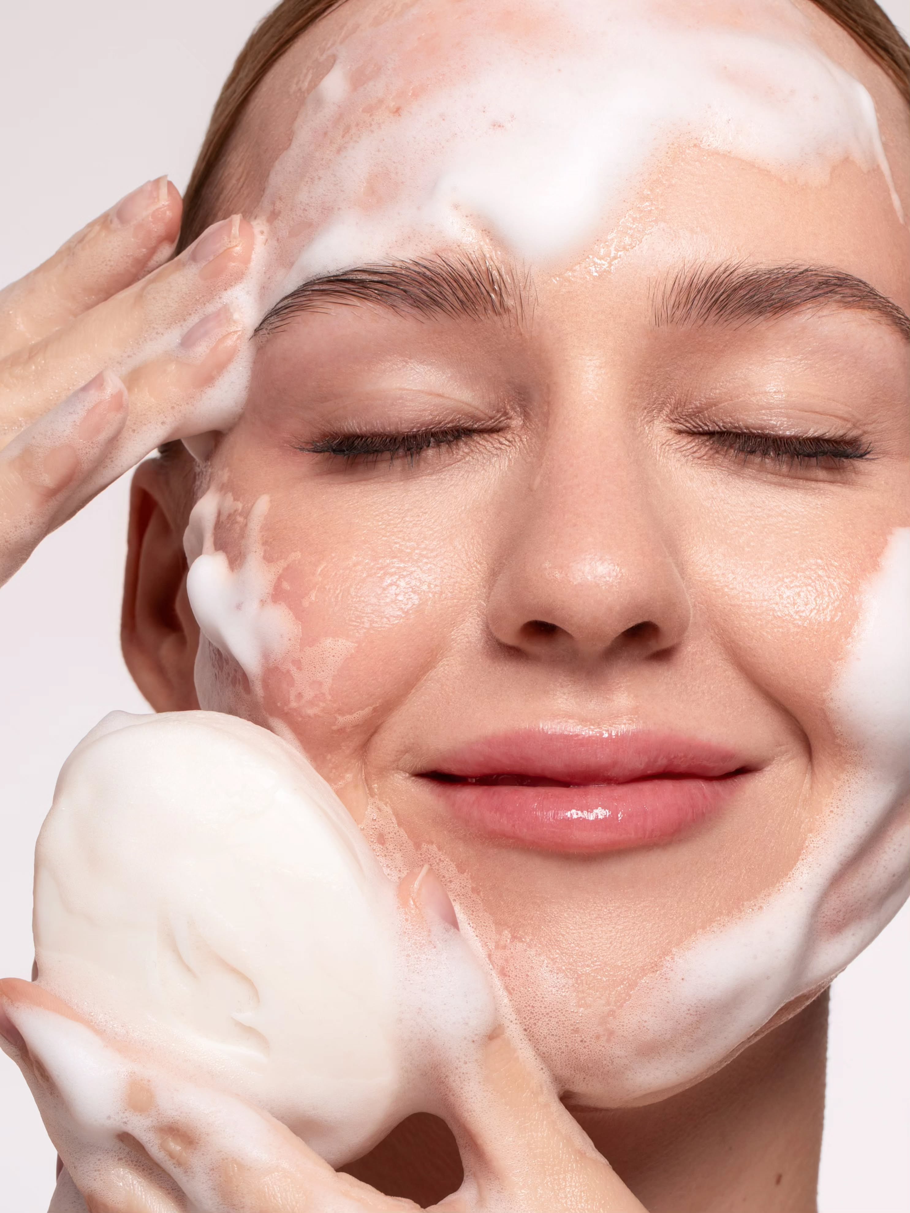 Portfolioshooting mit @sophie.nina 😍📸
Nina hat mit uns bereits zum zweiten Mal für ihr Modelbook geshootet. Dieses Mal haben wir einen Skincare Look umgesetzt - ganz besonders mit SCHAUM ✨️
👉 Wie findet ihr die Ergebnisse? Habt ihr schon mal mit Schaum geshootet? Lasst es uns in den Kommentaren wissen 🙌
📸 Du brauchst auch neue professionelle Bilder für dein Model Portfolio? Shoote mit uns an unserem nächsten Portfolio Tag am 14.6.2026! Mehr infos per DM 💌
#skincareshooting #Modelportfolio #modeldeutschland #modelshooting