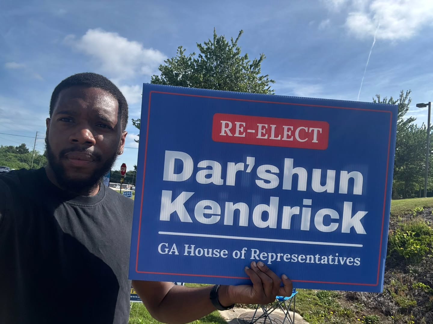Whew! It's warming up outside....just like these elections. 🔥
But today proved to me why it's important to take time to talk to people (vs. Preaching to them) ⏬️
I was able to convince a black man from Decatur (where I grew up) to vote for the FIRST TIME since he voted for Obama back in 2012 ❗️
He said he didn't vote because he didn't think his vote mattered.
I took time to explain to him why it did...single fingers may not seem like a lot but when you get many fingers, you can ball up and make a fist. 🙏🏾
I also helped him find his voting precint and recommended some statewide candidates.
He said he would think about it...
2 hours later he texted me and said he and his girlfriend had voted. 🙌🏾🙌🏾🙌🏾🙌🏾
THIS is the POWER of just taking time to empathize and speak with just ONE person. Meet people where they are 😍 It pays off!
(📷 of sign wavers. Said black man not pictured.)