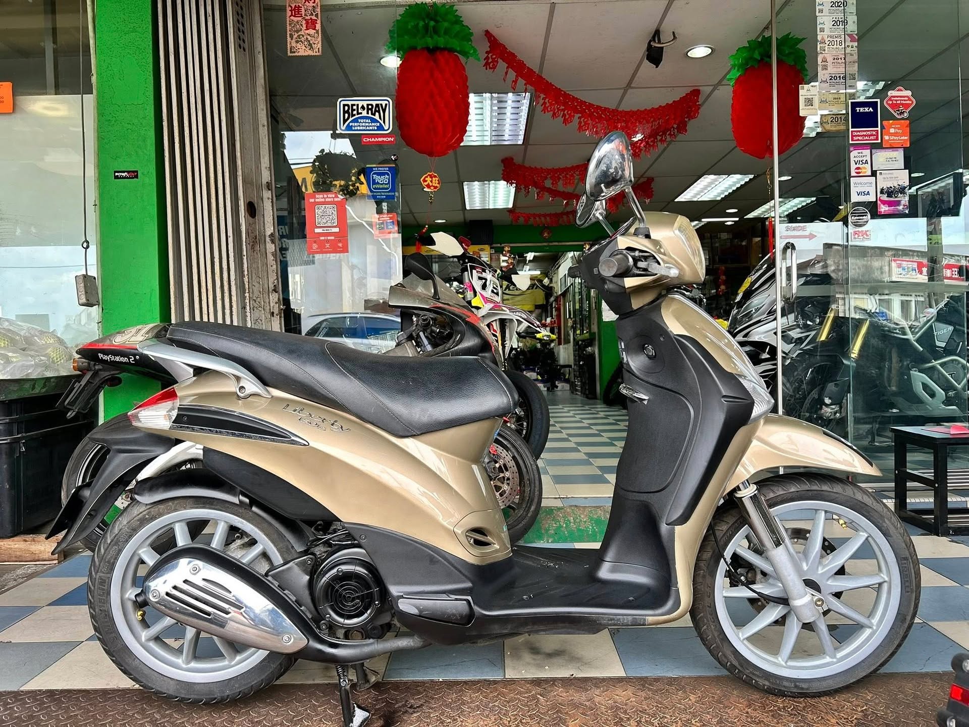 HOT TRADE IN !!! 2012 VESPA LIBERTY 150 LE !! ORIGINAL CONDITION!! 1 OWNER !!👍👍
BRAND : VESPA
MODEL: LIBERTY 150 LE
YEAR: 2012
REGISTERED: 2012
MILEAGE: 13 K KM
PRICE : RM 4,999 (NEGO)
(KEY FEATURES )
SERVICE DONE
✔️CREDIT FINANCE LOAN ✅
CREDIT CARD 0 % OR CASH ONLY
MAYBANK CREDIT CARD OR OTHERS BANK CARD FACILITY
0% CREDIT CARD MONTHLY INSTALLENT ✅
CALL OR WHATSAPP FOR FULL DETAILS 👌👌
SPECIAL GIFT 🎉🎉🎉
HELMET
RAIN COAT
***********************************
Contact us before its too late ✅
CHIA MOTOR SDN BHD
WhatsApp - 0173322302✅
Email - chiamotorracing@yahoo.com
Tel: 03-78765497☎️
🌎Address: No. 17, Jln 21/17, S.E.A Park 46300 Petaling Jaya, Selangor.
Facebook : chia motor sdn bhd
Office hour: Monday - Saturday 9:00am - 6.00 Pm
Sunday - Closed
CHIA MOTOR SDN BHD is a company that runs High Power Motor deal since 1967.