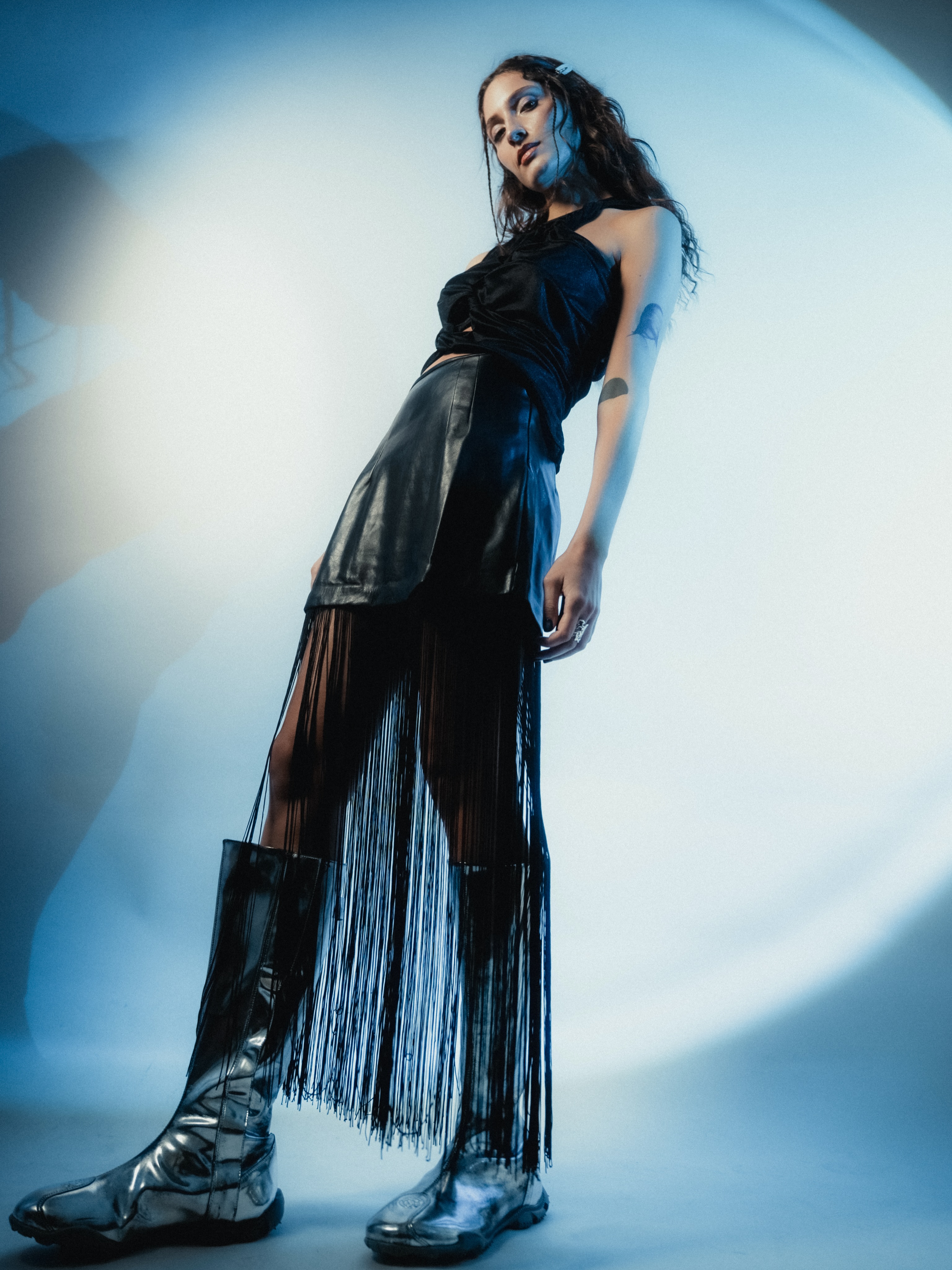SHOOTING 🎧
Photos : @klemori
Artiste / stylisme : @itsams__
Makeup / hair : @jade_r__makeup
___________________
J’adore ce type de shooting artistique, où l’image devient une véritable extension de l’univers de l’artiste. ✨
À travers la lumière, les textures, les couleurs et les détails du maquillage et de la coiffure, l’objectif est de traduire une identité, une émotion, une atmosphère.
Merci pour cette belle collaboration créative 🦋
#maquilleuselyon #makeuplyon #photographelyon #shootinglyon #muahlyon