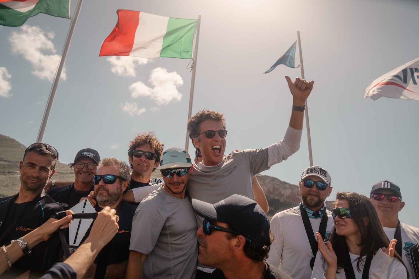 What bast this ACT 2 ๐
Congrats to all the crews who showed such a great level!
Podium Overall
๐ฅITA 209 Range Rover Sailing Team ๐
๐ฅITA 224 Viva ๐
๐ฅAIN 331 Bogatyrs ๐ต
Podium Corinthian
๐ฅITA 230 Magique et Terrible ๐คทโโ๏ธ
๐ฅITA 161 T-Rex ๐ฆ
๐ฅITA 332 Muciaccia ๐