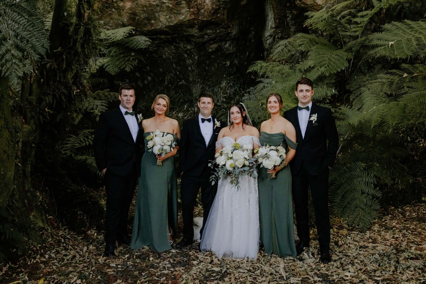 Glowing from every angle ✨ This beautiful bride chose a spray tan for a healthy, natural-looking glow on her big day.
Enhancing her skin tone, adding warmth, and creating a smooth, radiant base for makeup and photos.
It’s those subtle, skin-boosting touches that make all the difference.
Book your glow via the link in bio 🤎
#SprayTanRotorua #SprayTanArtist