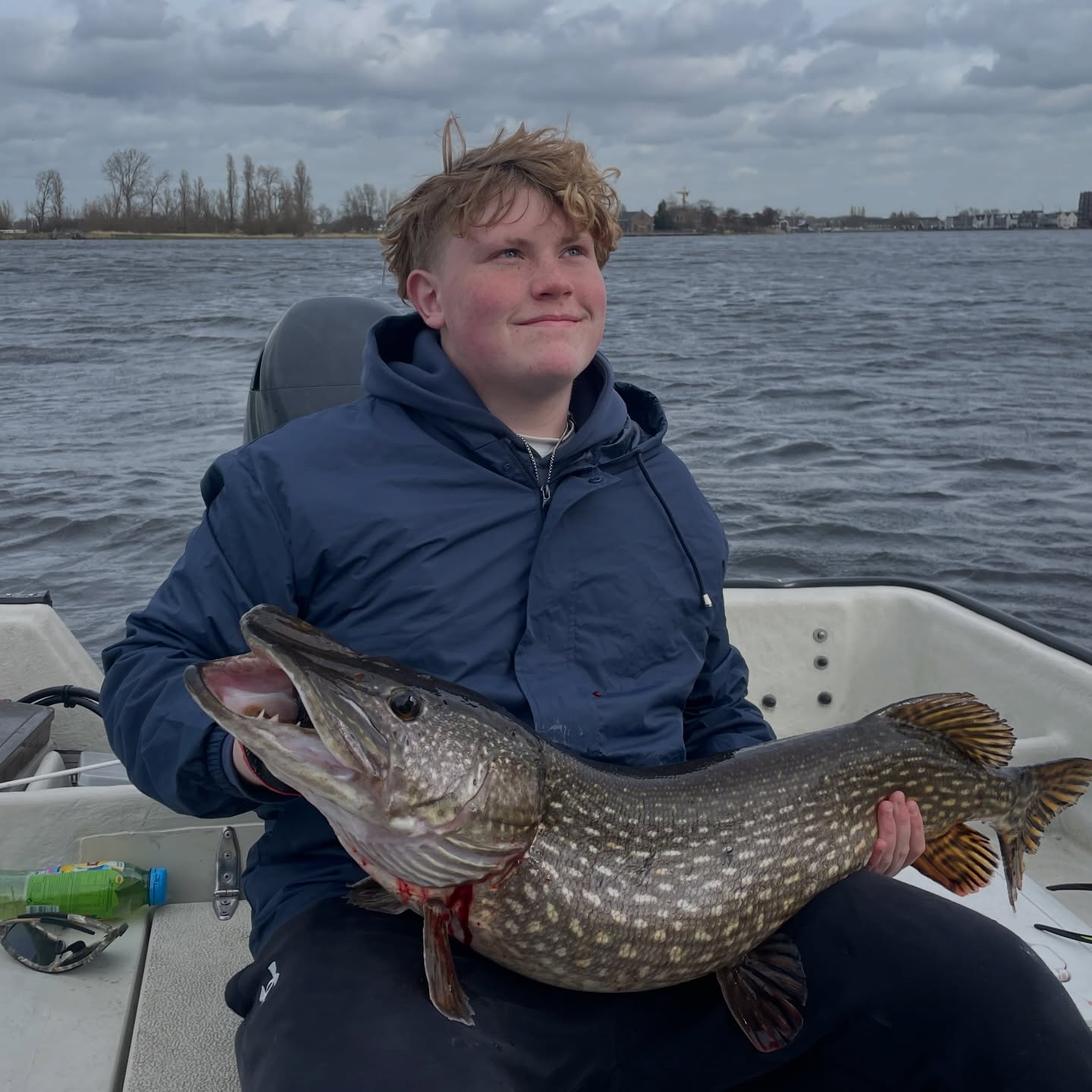 Y’all ready for the season to open again? Cause we are! Can’t wait to be on the water agan before sunrise, first cup of coffee, birds taking off, happy faces from customers, daytrips for weeeeeeks 🤙
#fishingguidenetherlands #fishingcharterholland #perch #zander #fishingamsterdam