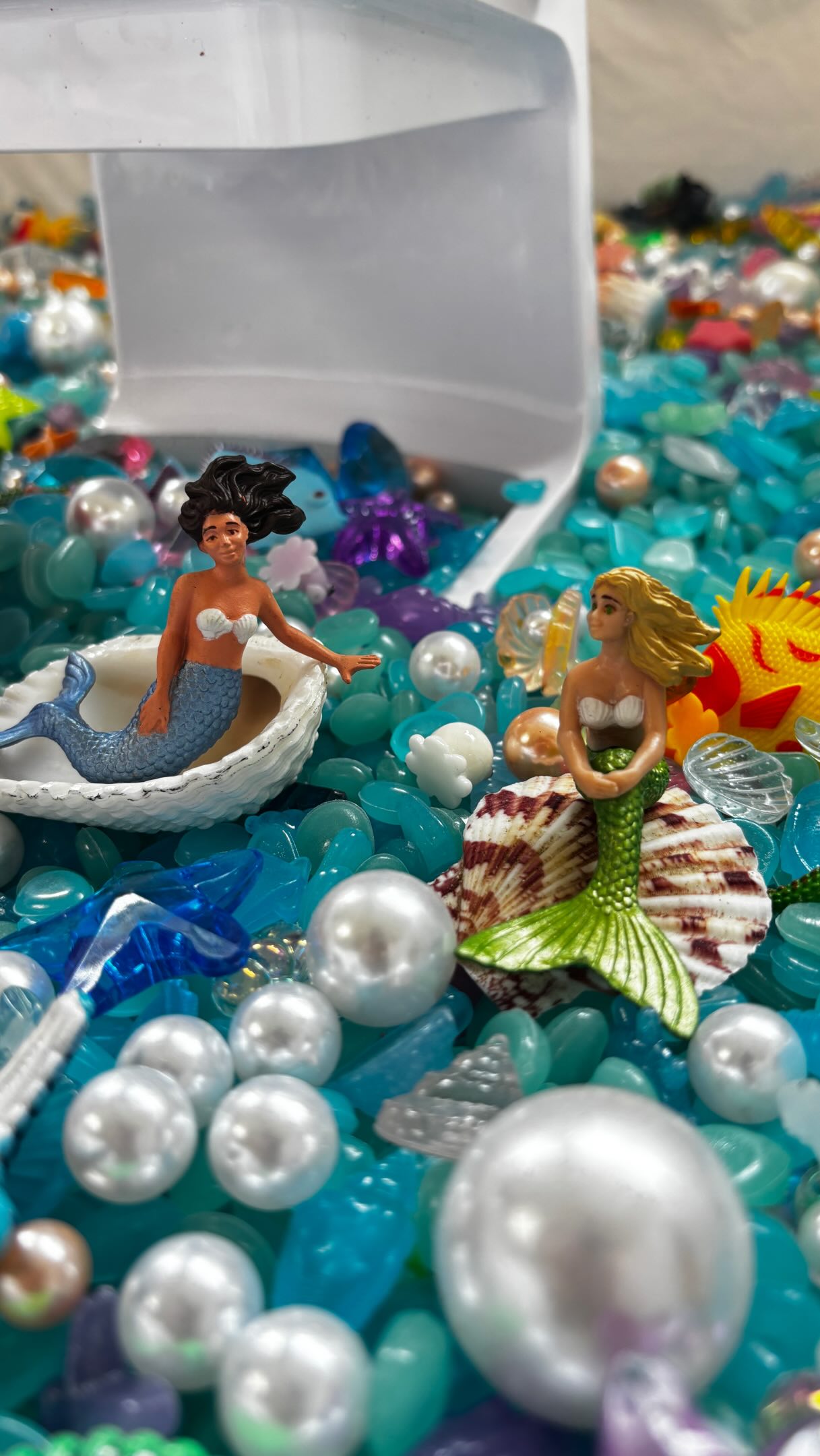 ๐งโโ๏ธ #MERMAY sensory bin! Watch as we build an ocean of treasure and delight for our kiddos ๐ฅฐ๐งโโ๏ธ๐๐ชผ๐ชธ We actually reused a lot of the filler from our coral reef sensory bin for this one. If youโre interested, comment โMERMAYโ and Iโll DM you the links to what we added to make this mermaid treasure trove ๐ชธ๐งโโ๏ธ๐ #sensorybin #mermaid #prek #sensory