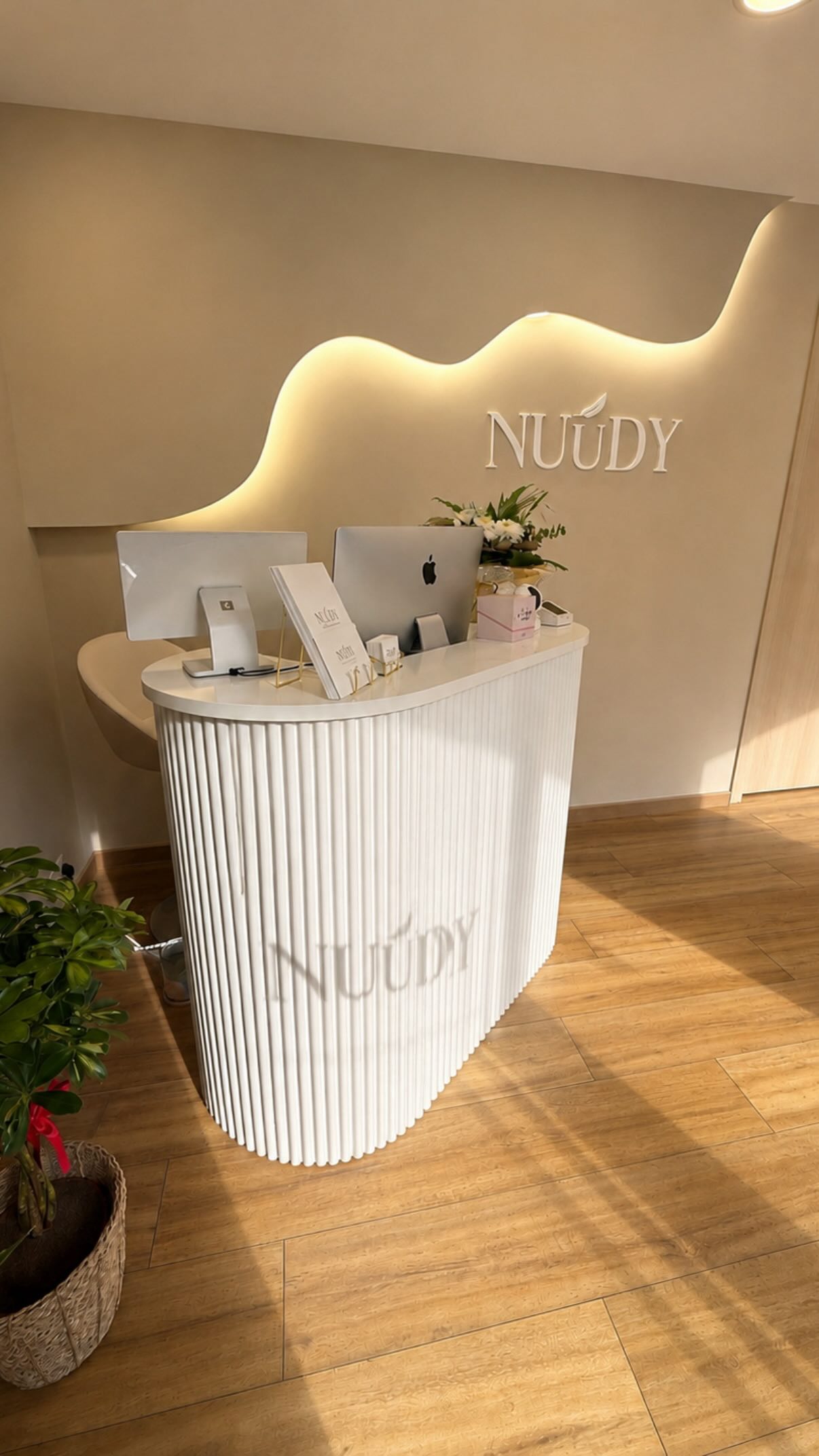 Nouvelle semaine, nouvelle énergie ✨
Un lundi tout en douceur chez NUÚDY 🤍
Je vous souhaite une semaine douce, productive et remplie de belles choses 🫶🏼
📍NUÚDY
📞 06 23 26 13 42
#NUUDY #ASMR #Nantes #Laser #MondayMood