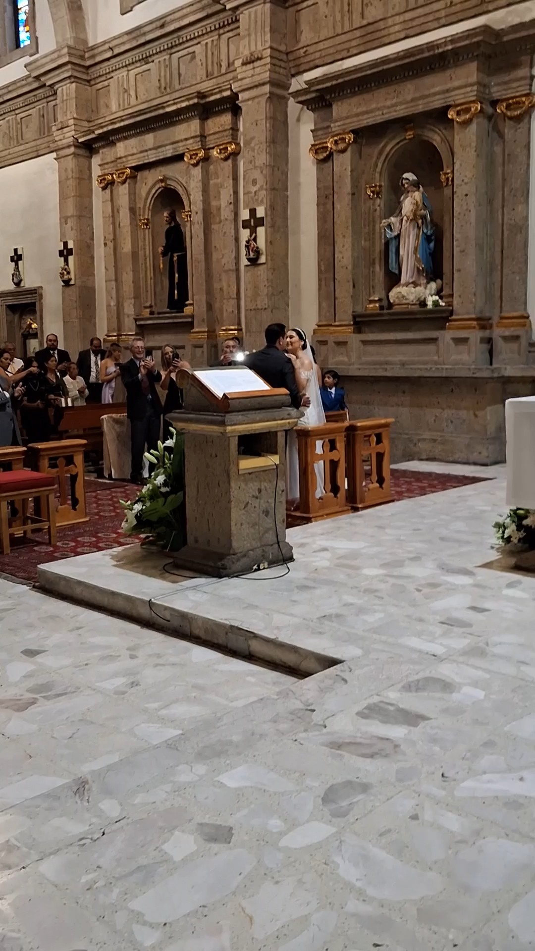 Una pieza excepcional para tu boda es el Te Deum de Charpentier. En Ezequiel Música Sagrada acompañamos las bodas más elegantes en Zapopan, Jalisco. ¿Qué esperas para agendar tu próxima ceremonia?
¡Espacios disponibles 2026 y 2027!
www.ezequielmusicasagrada.com
