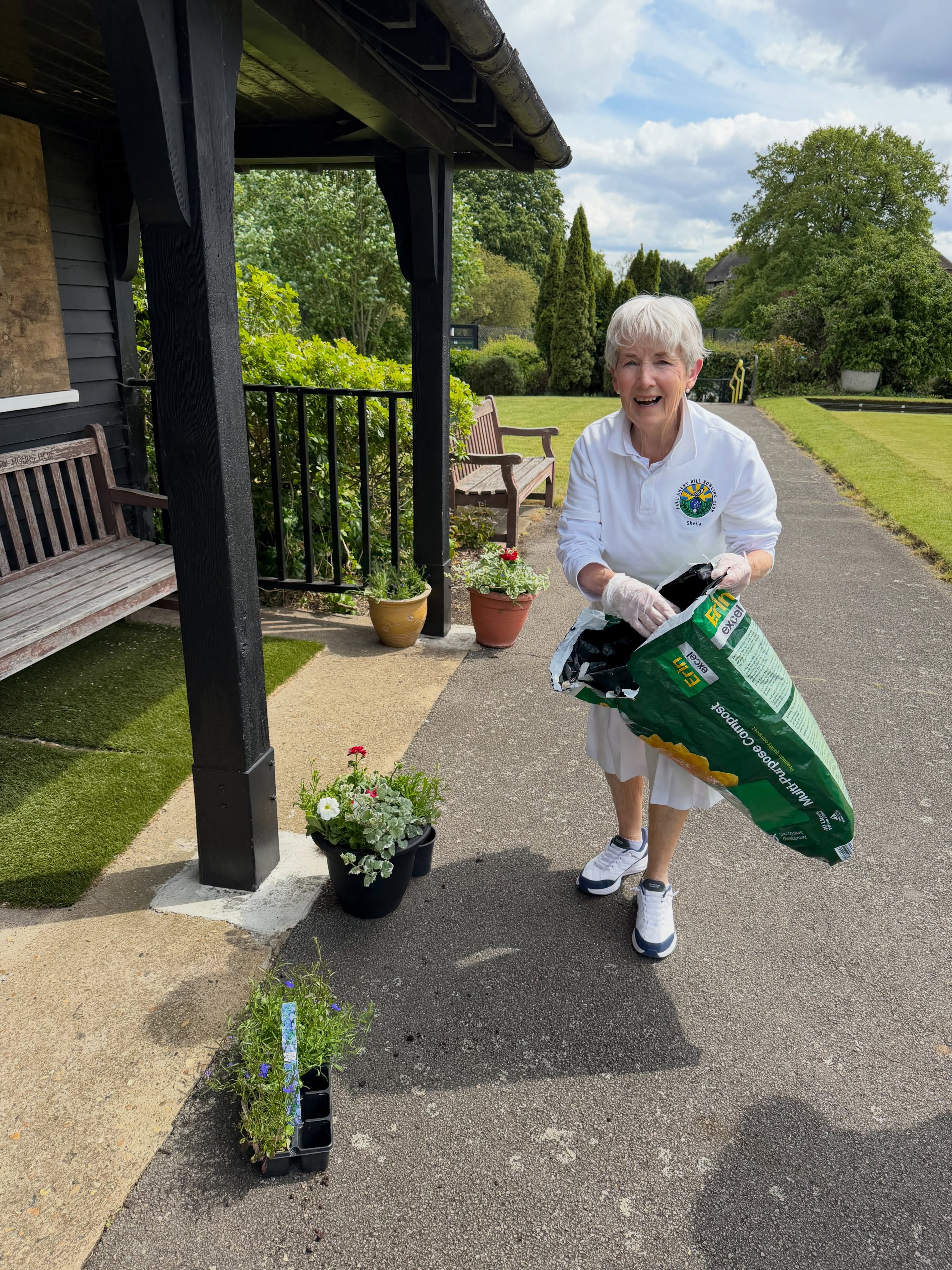 Surely it’s not that time of year again!
Don’t call me Shirley!
#lawnbowlsforlife #lawnbowls #parliamenthill #parliamenthillbowlsclub #hampsteadheathbowling