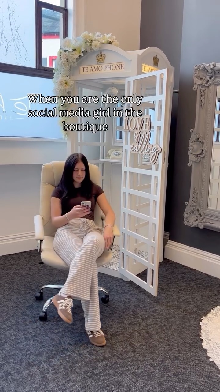 POV: your whole job is “can you just quickly film this?” 😂
#fyp #funnyreel #socialmedia #socialmediamanagers #bridetobe