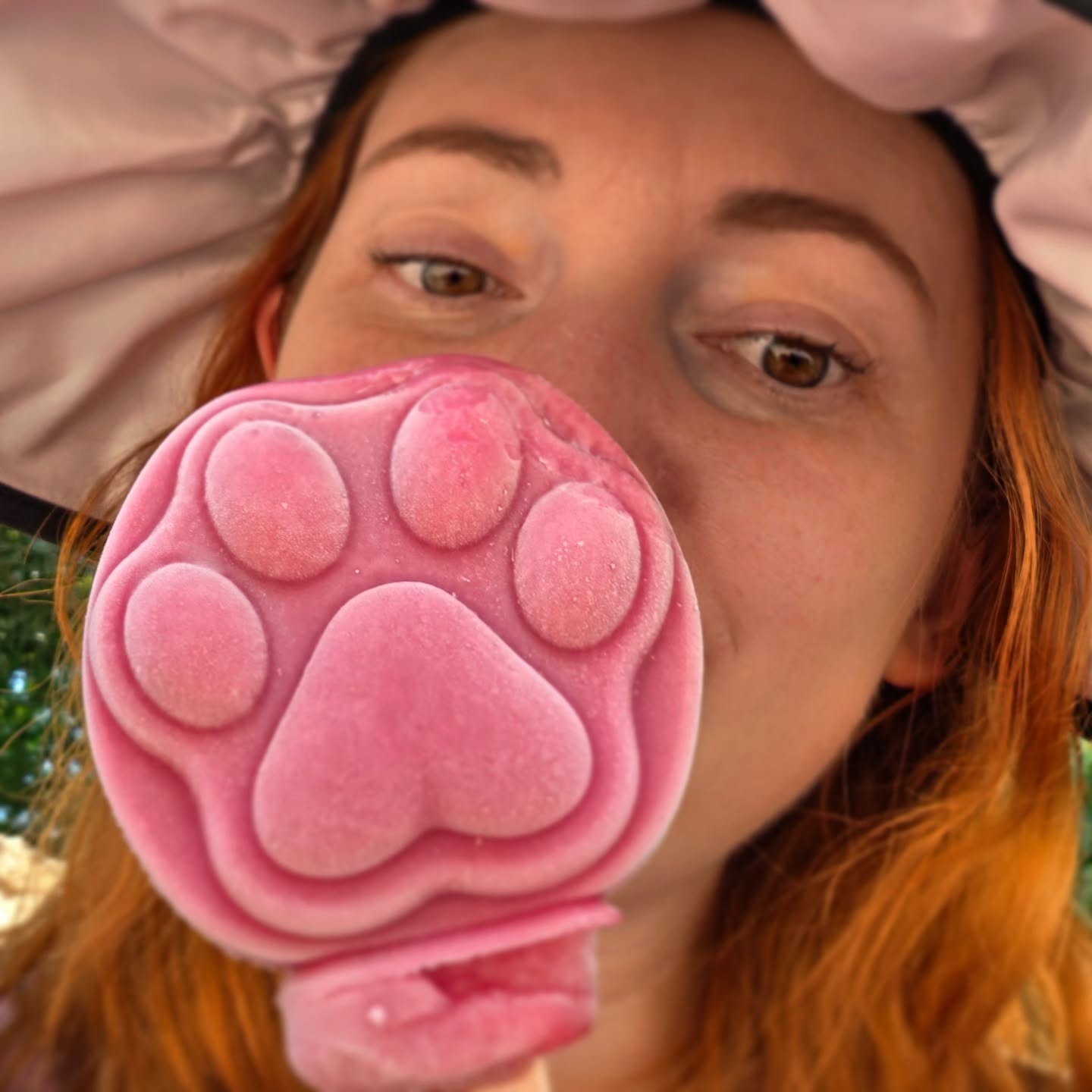 This zootopia pawcicle was exactly what I needed. Dang it's hot and humid. #shanghaidisney #zootopia_disney 🥵