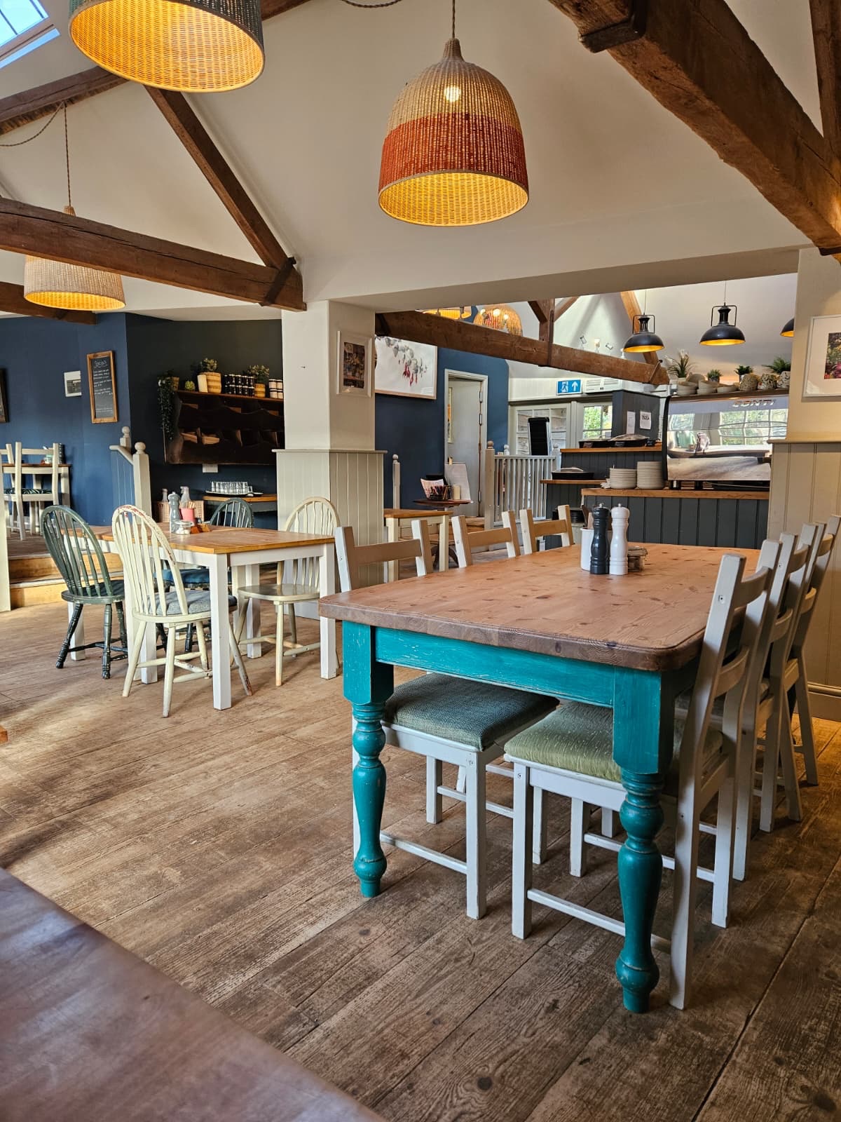 We’re happy to say we’re now supplying Symondsbury Kitchen. This really is such a great place to spend a few hours.
Hike up Colmers Hill, have a browse around the lifestyle store, then reward yourself with coffee and a Willow & Finch treat in the café afterwards. Sounds like a pretty good day to us!
@symondsburykitchen
@symondsburyestate