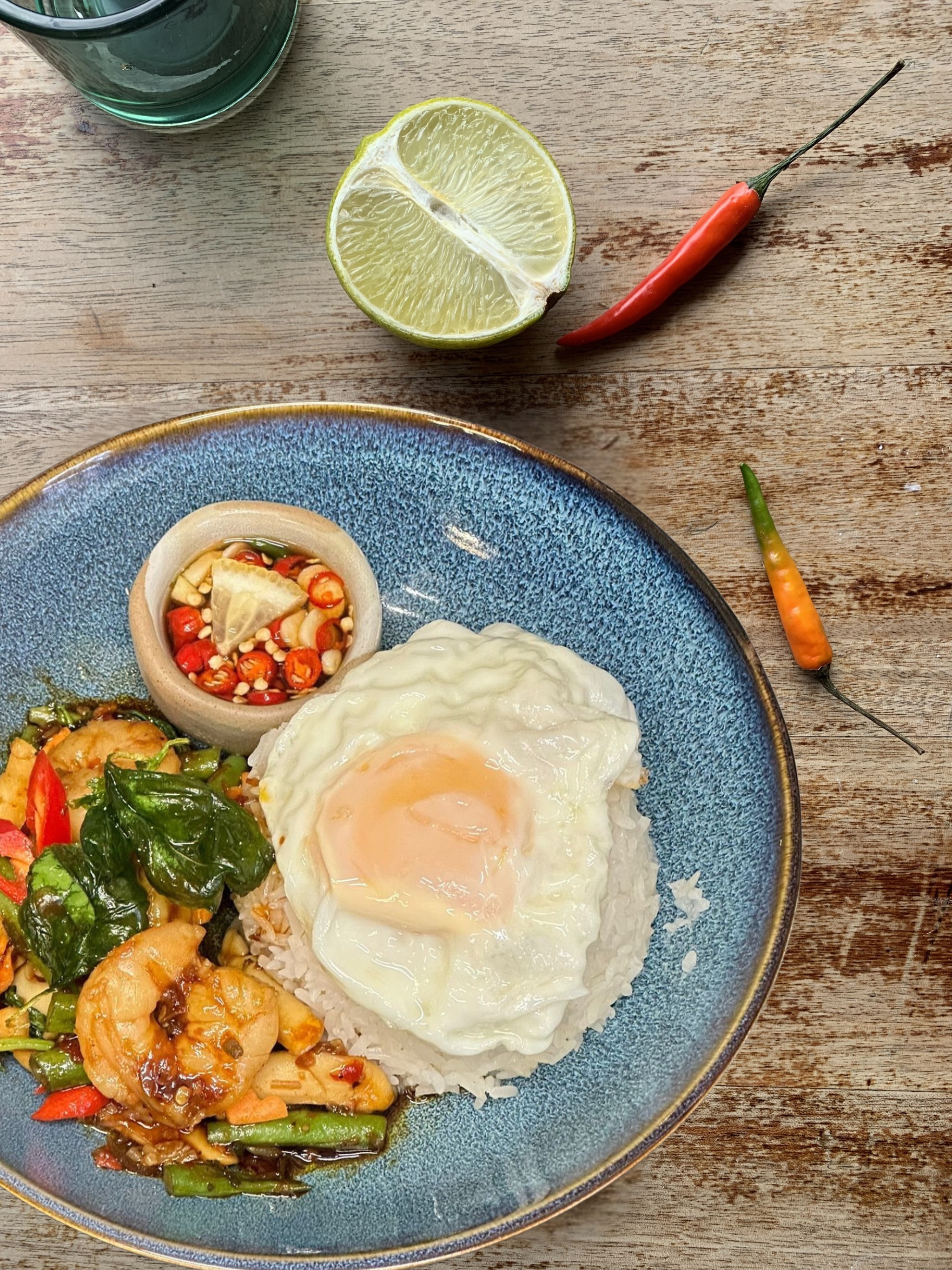 NEW DISH ✨ HOLY BASIL STIR-FRY aka pad kra pao ~ a salty-savoury Thai street food staple, stirfried protein (choose chicken, prawn or tofu) in a spicy holy basil, garlic & chilli sauce served with jasmine rice. Want it extra authentic? Add a fried egg on top!
—
#thaifood #padkrapao #thairestaurant #southampton