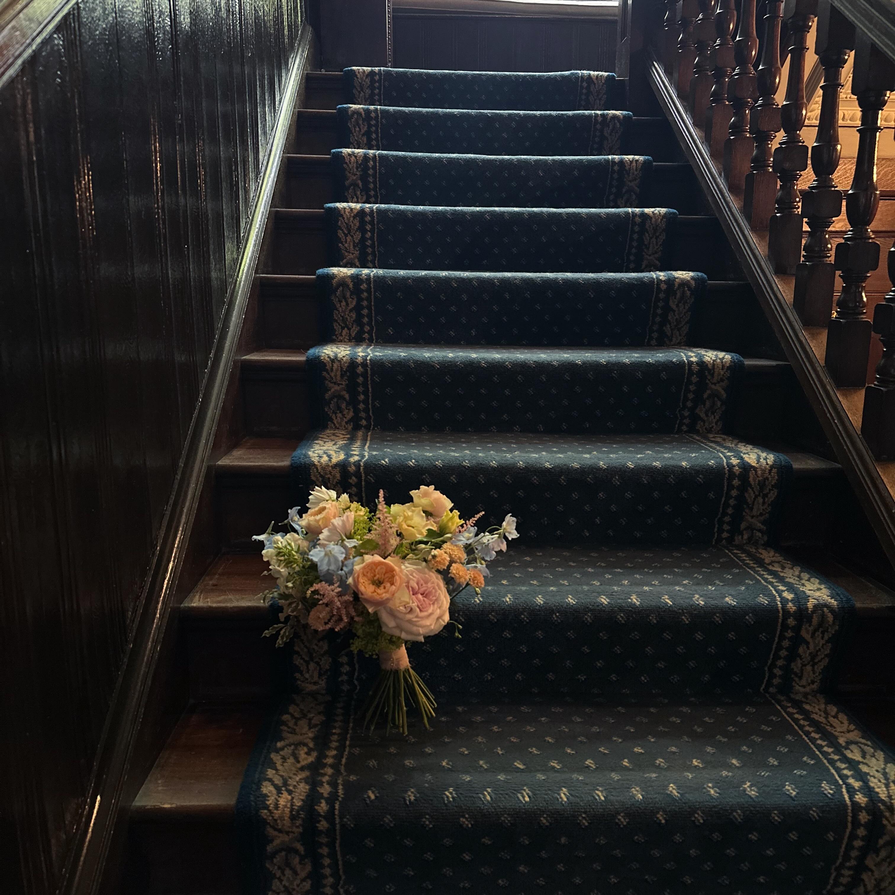 Soft pastels, garden roses, delphiniums, cosmos and other wonderful delicate blooms all taking inspiration from the loveliness of an English summer garden.
A small and intimate celebration spent with family in the most beautiful country Manor House — the kind of day that quietly stays with you. Looking forward to more days like this ahead