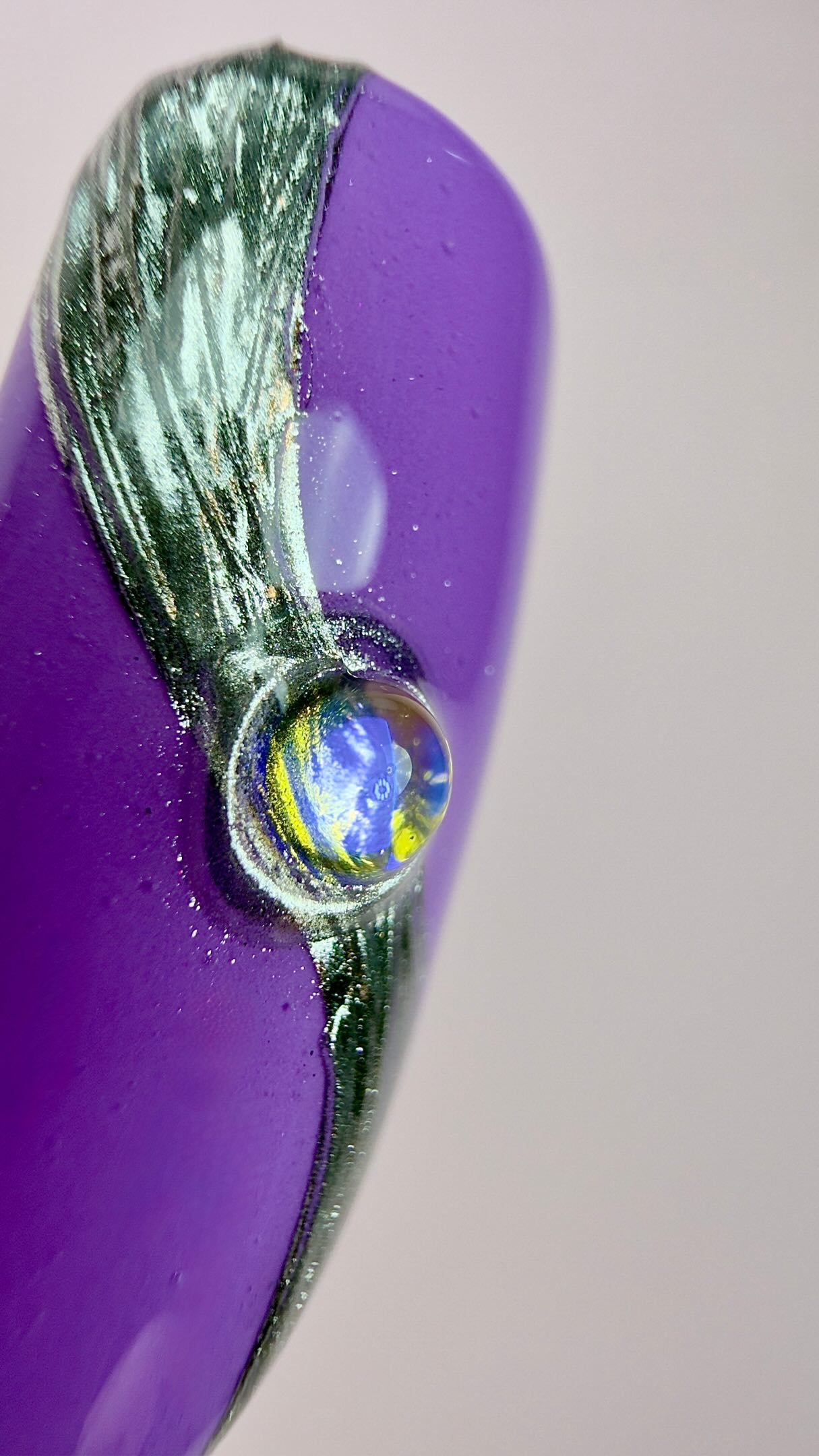 I’m obsessed with this shade of purple from @msk.nails.uk 💜 It’s a one coater 🤫💜 Another quick isolated nail art design. #purplenails #chromenails #silvernails #gemnails
